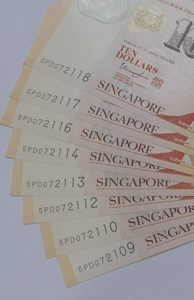 各国外币第34期 - 新加坡10元塑料钞8张部分连号 都全新