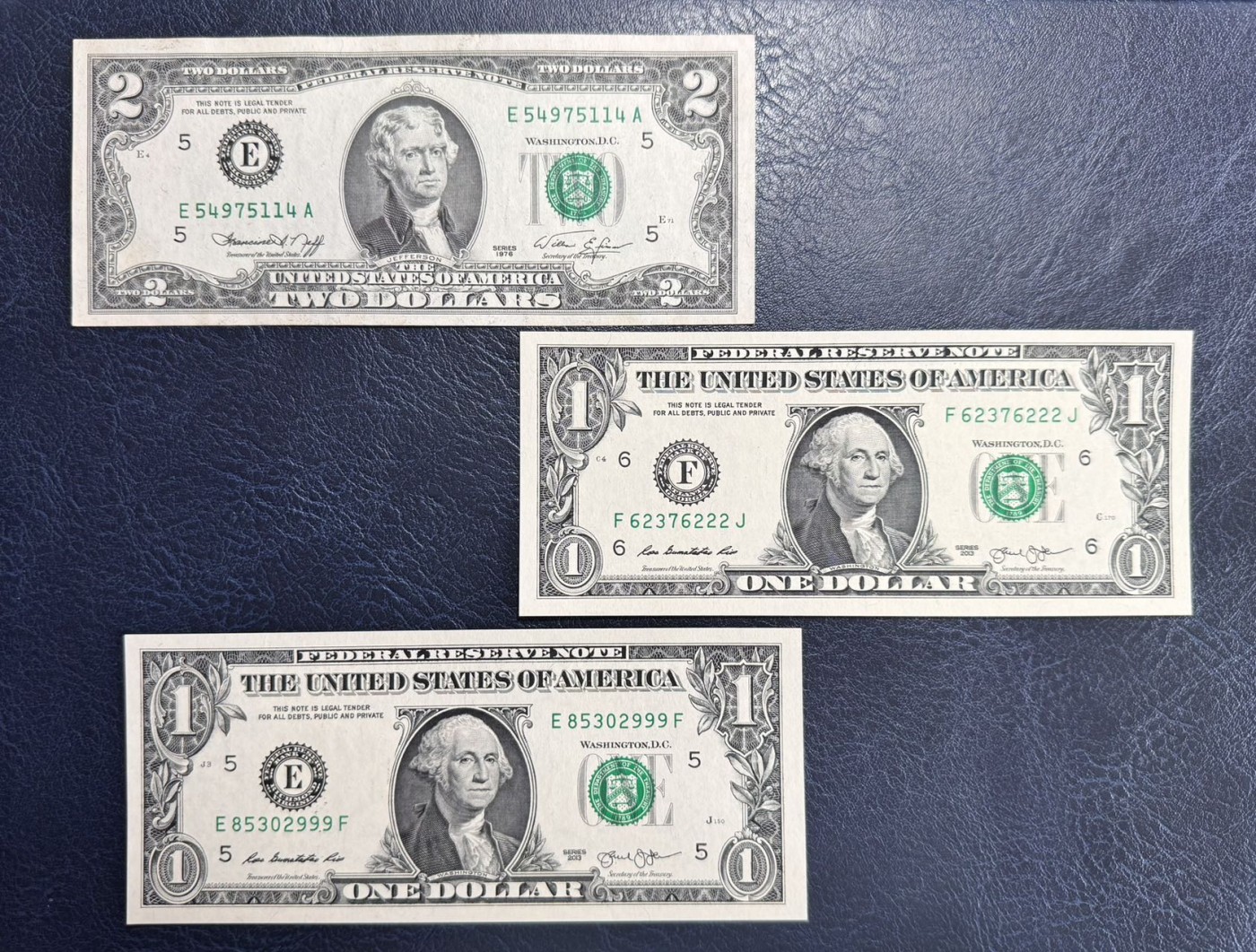 收藏联盟Quantum Auction 第339期拍卖  美国联邦1976年2元和2013年1美元豹子号两张 品相分别为UNC-和UNC 2有黄斑 细节如图