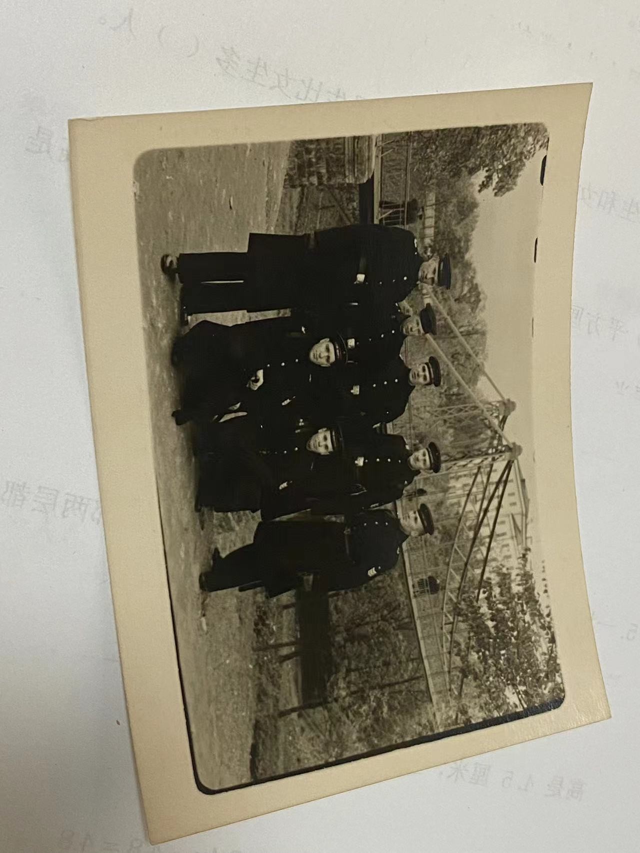 苏联勋章奖章4月16日拍卖第九期4月20日晚上九点结束 一套海军照片之其中一张 是一起来的应该是同一个海军战士的纪念 尺寸11*8.5 只是图片中的这一张 不是一套 每一张都单独拍