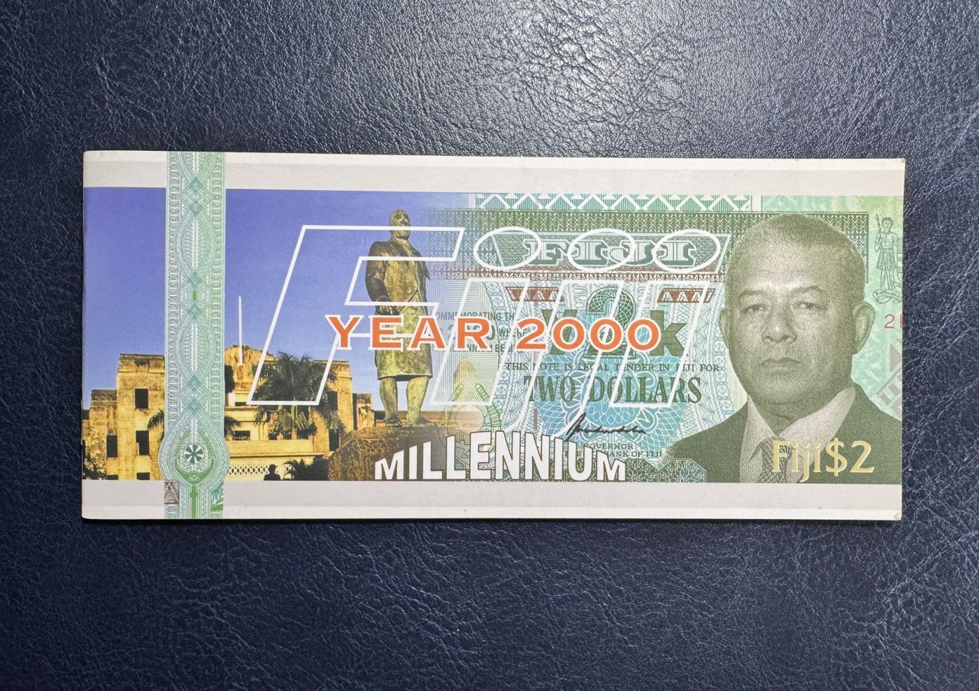 收藏联盟Quantum Auction 第339期拍卖  斐济2000年2元千禧年纪念钞 品相全新UNC 带原册