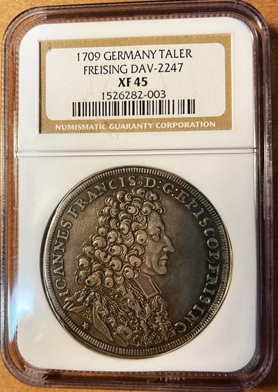 【Blue Auction】✨世界纸币精拍第463期【精】 -      【仅发行1年版本 非常罕见】德国 弗赖辛 1709年早期大泰勒 29.2克 大卷毛主教Johann Franz 背面盾徽十分精美有特色 NGC老壳 XF45 底板深邃润滑 黑灰色包浆让人沉醉 Ex. Blue Ridge Collection  