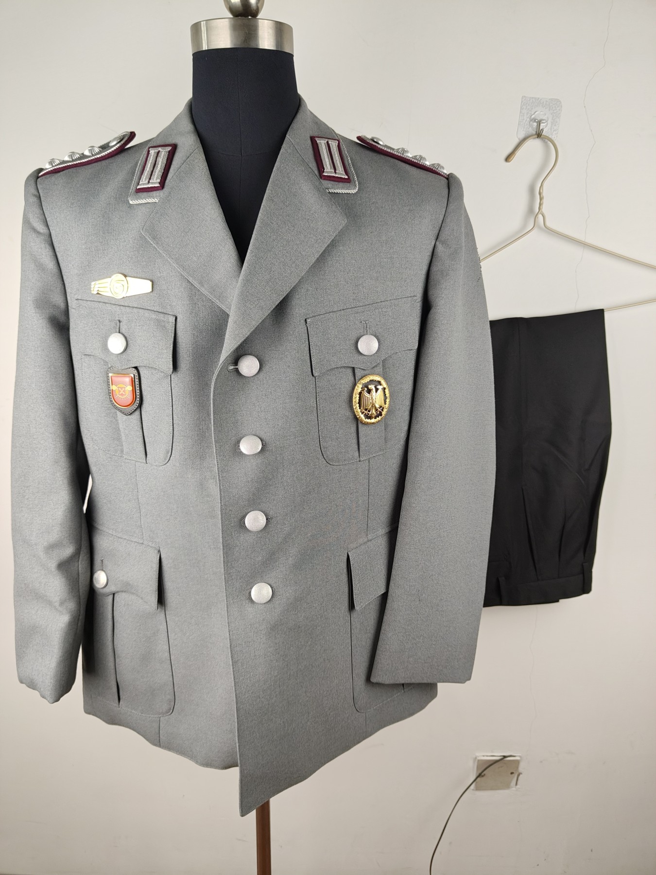 全场0元起拍 第149期 咸鱼国勋章拍卖专场 4月21日（周日）下午6：00开始 西德防化兵上尉常服 带全配饰 胸围106 肩宽45 衣长75 袖长60 腰围82 裤长97+9