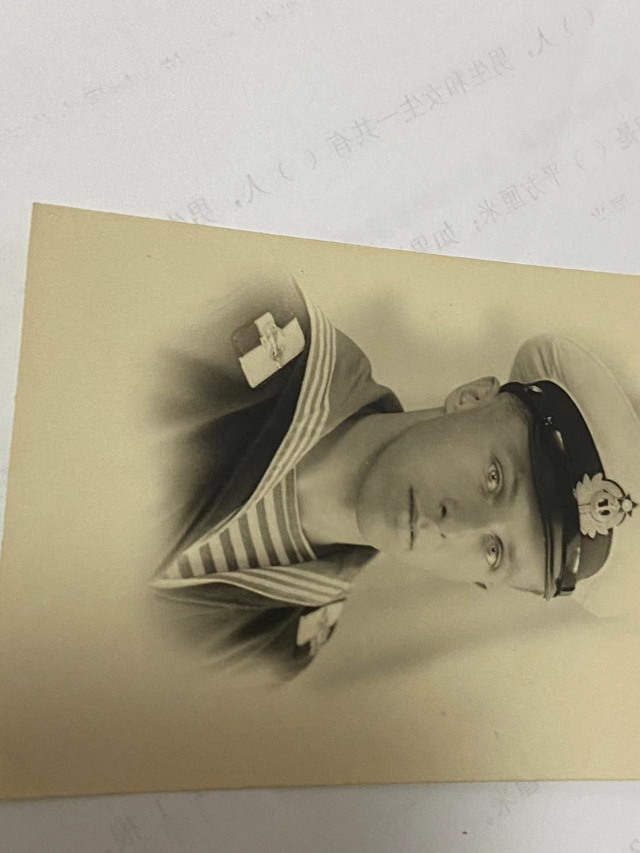 苏联勋章奖章4月16日拍卖第九期4月20日晚上九点结束 一套海军照片之其中一张 是一起来的应该是同一个海军战士的纪念 尺寸11*8.5 只是图片中的这一张 不是一套 每一张都单独拍