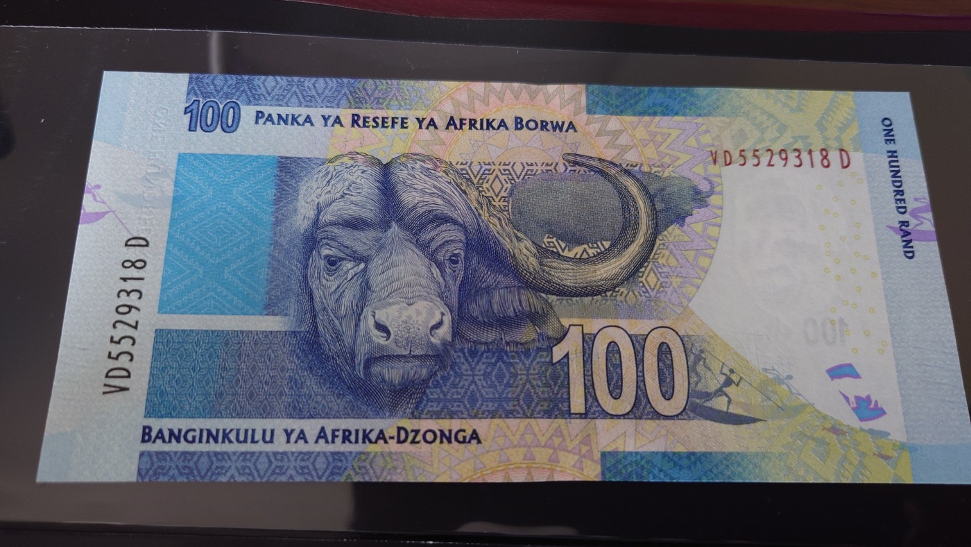 【世界钱币】精选微拍第101期暨2024年第12期  部分卖剩的新品裸钞评级币展销 2015年南非100兰特 全新绝品无47尾号318