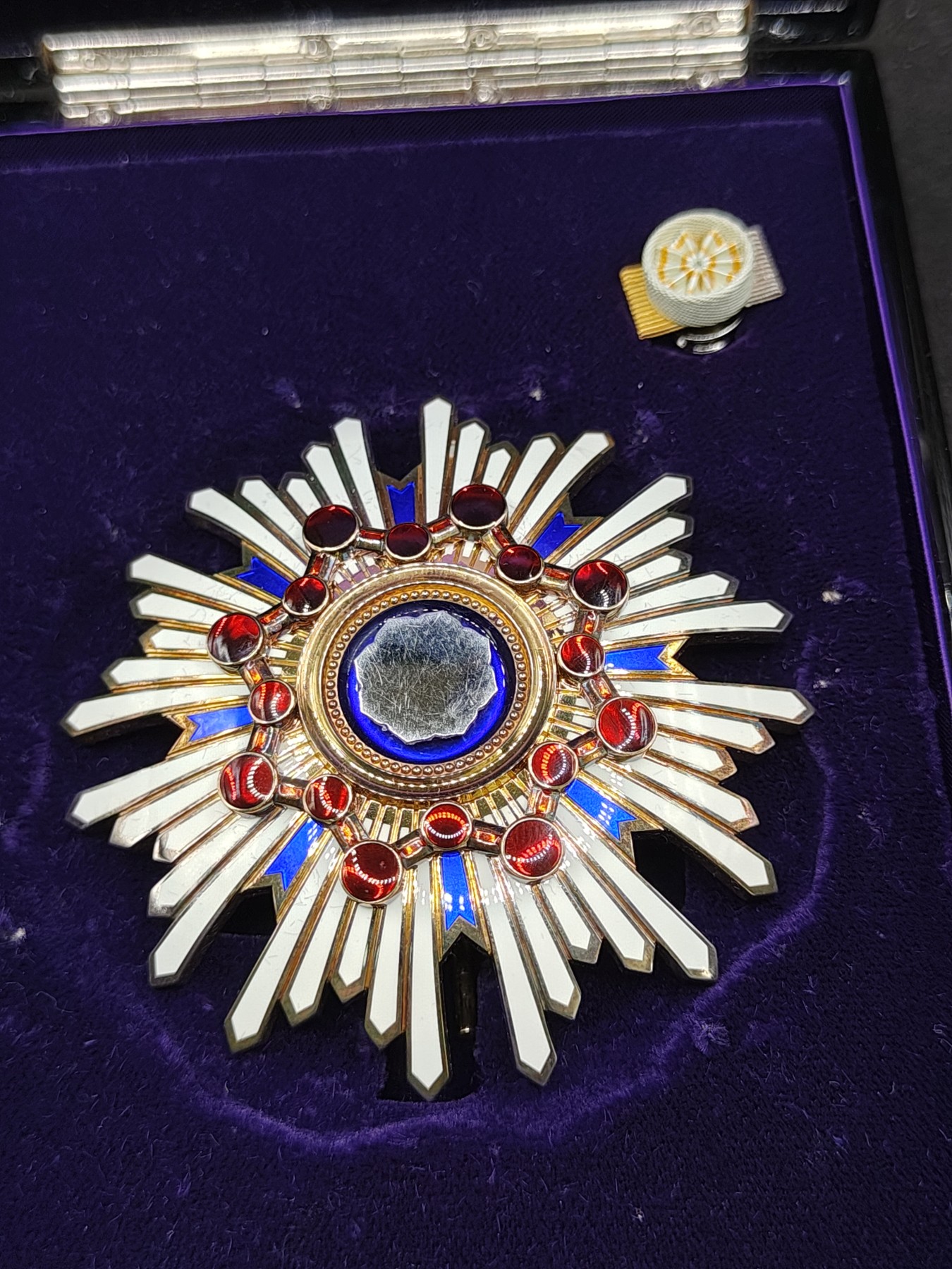 全场0元起拍 第149期 咸鱼国勋章拍卖专场 4月21日（周日）下午6：00开始 日本二等瑞宝章 银制带盒略 挂针脱落