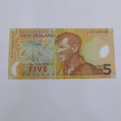 各国外币第34期 - 新西兰5元塑料钞 流通