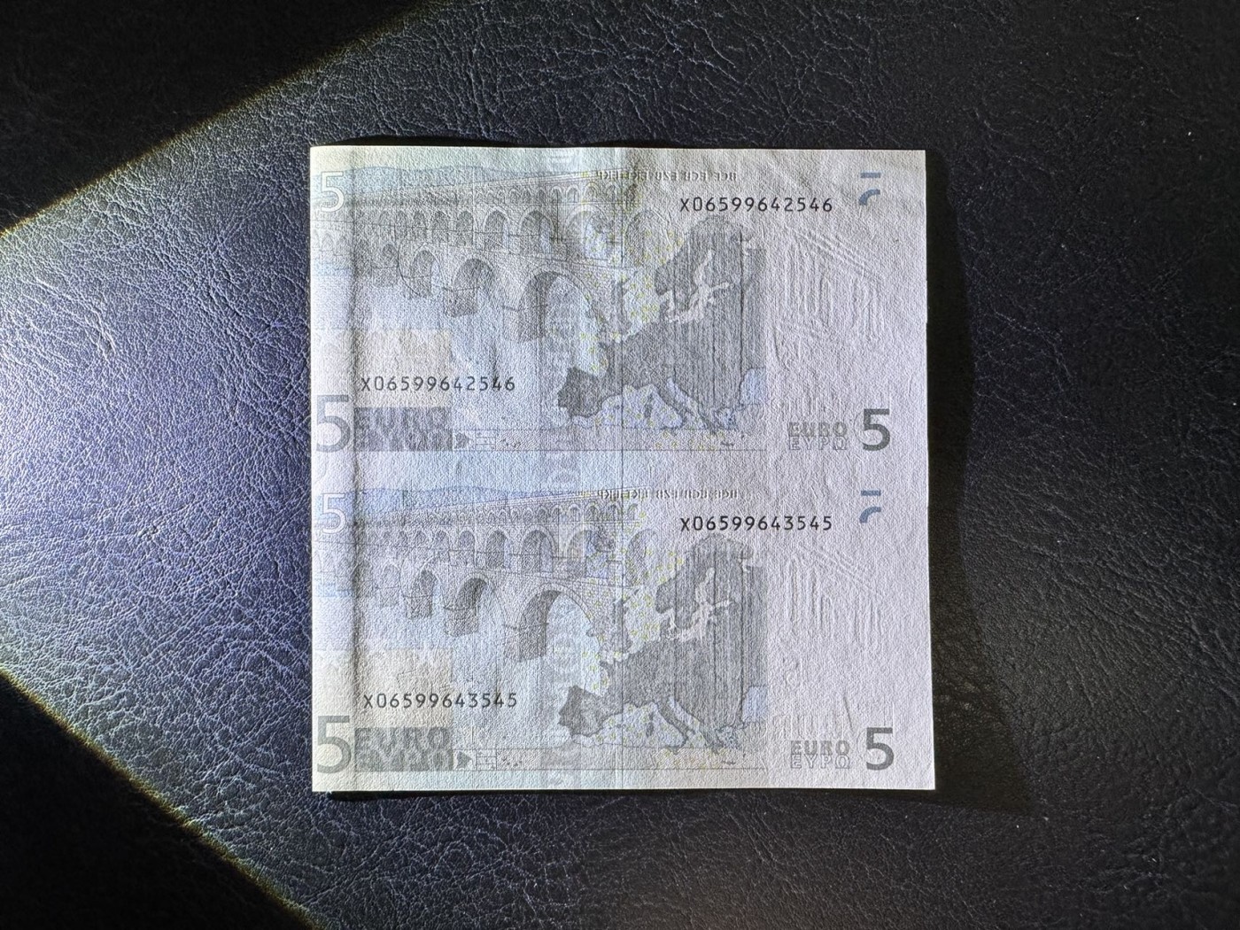 收藏联盟Quantum Auction 第339期拍卖  欧盟国家德国2002年5元两联体 品相UNC 稀少第一签 角有瑕疵 细节如图