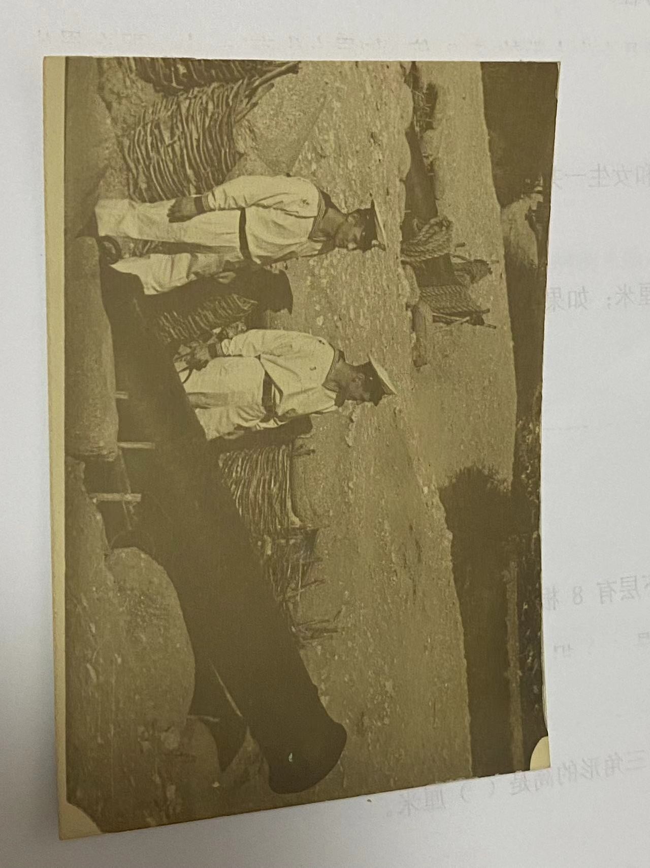 苏联勋章奖章4月16日拍卖第九期4月20日晚上九点结束 一套海军照片之其中一张 是一起来的应该是同一个海军战士的纪念 尺寸11*8.5 只是图片中的这一张 不是一套 每一张都单独拍