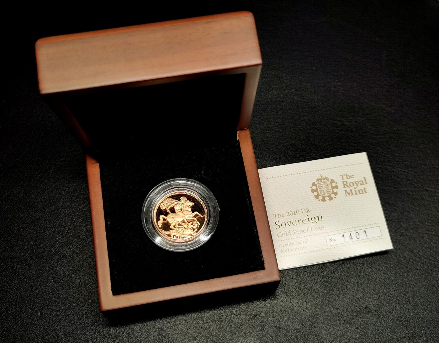 凡希社世界钱币微拍第二百六十六期 2010英国伊丽莎白索维林金币精铸全品附原包装证书！7.988g，917金。