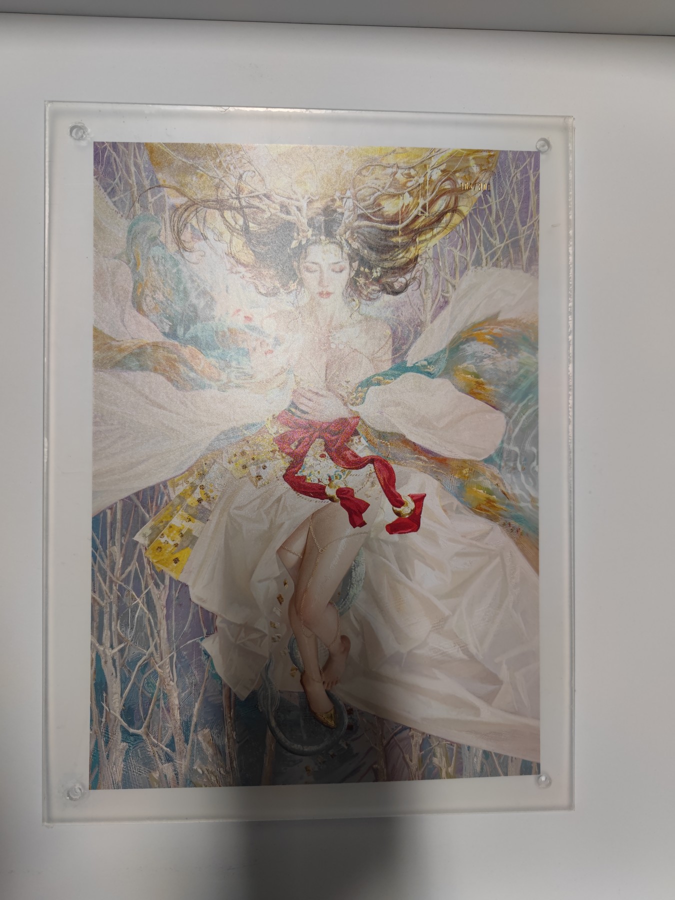 妖精的尾巴卡牌拍卖第十五期(收拍品) 燎原卡牌彫仙龙女A4粗闪大卡，编:104/300，带亚克力展示板