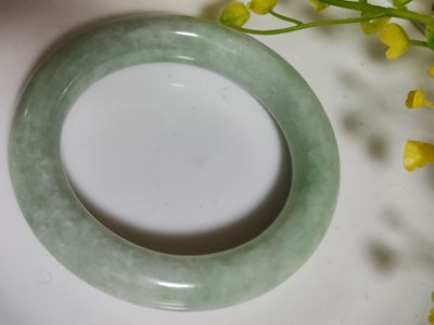 精美翡翠低价起拍 - A货缅甸翡翠淡果绿圆条手镯内径53.2mm