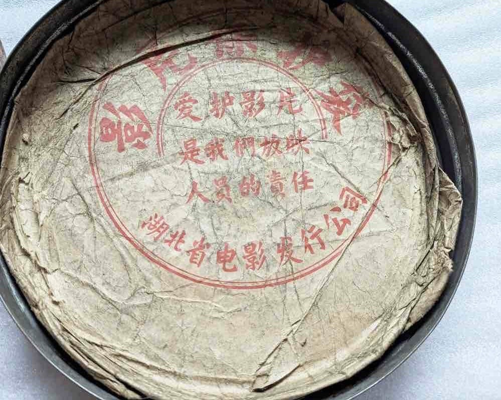 电影胶片 拷贝一盘 幻女，外盒尺寸28厘米，总重：2.1公斤，胶片长度大概300米左右，外卷几米有刮擦，里面正常品相，168包快递