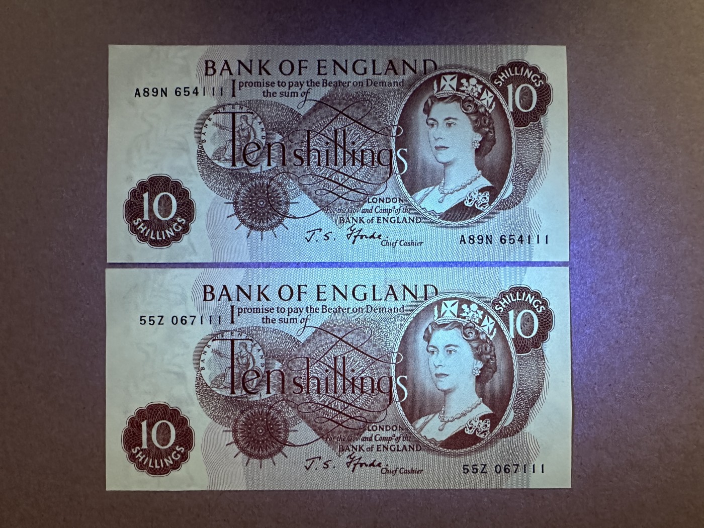《张总收藏》146期-外币精品荟萃 英格兰10先令2张 UNC C序列 2张都是豹子号111