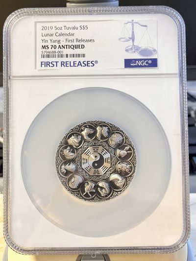 【海寕潮】拍卖第107期【五一快乐场】 - 【海寧潮】图瓦卢2019年十二生肖八卦太极大转盘5盎司银币NGC-MS70首期蓝标签名版原盒证书