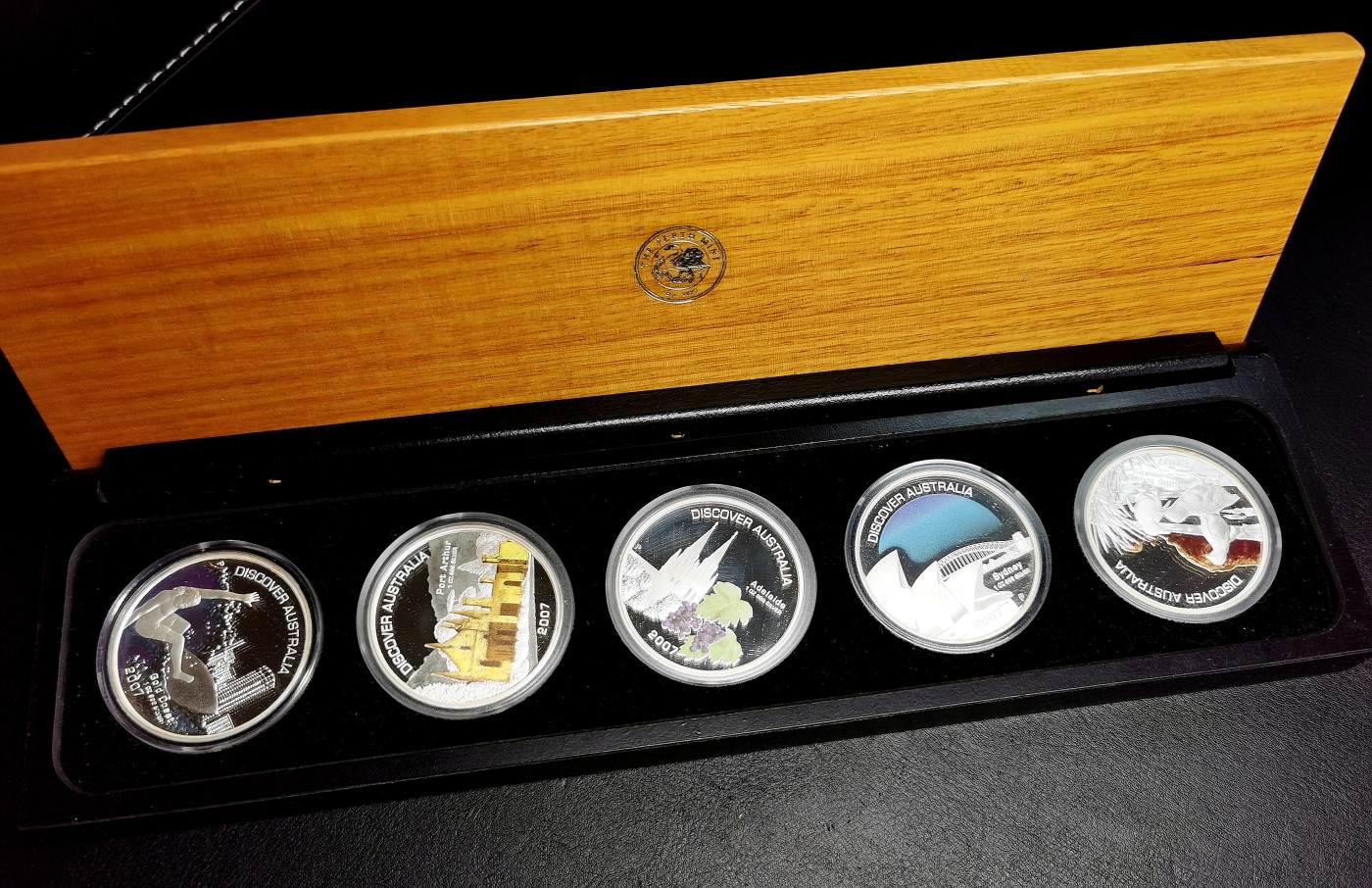 凡希社世界钱币微拍第二百六十六期 2007澳大利亚发现澳洲1盎司彩银币五枚套附原厂盒证！