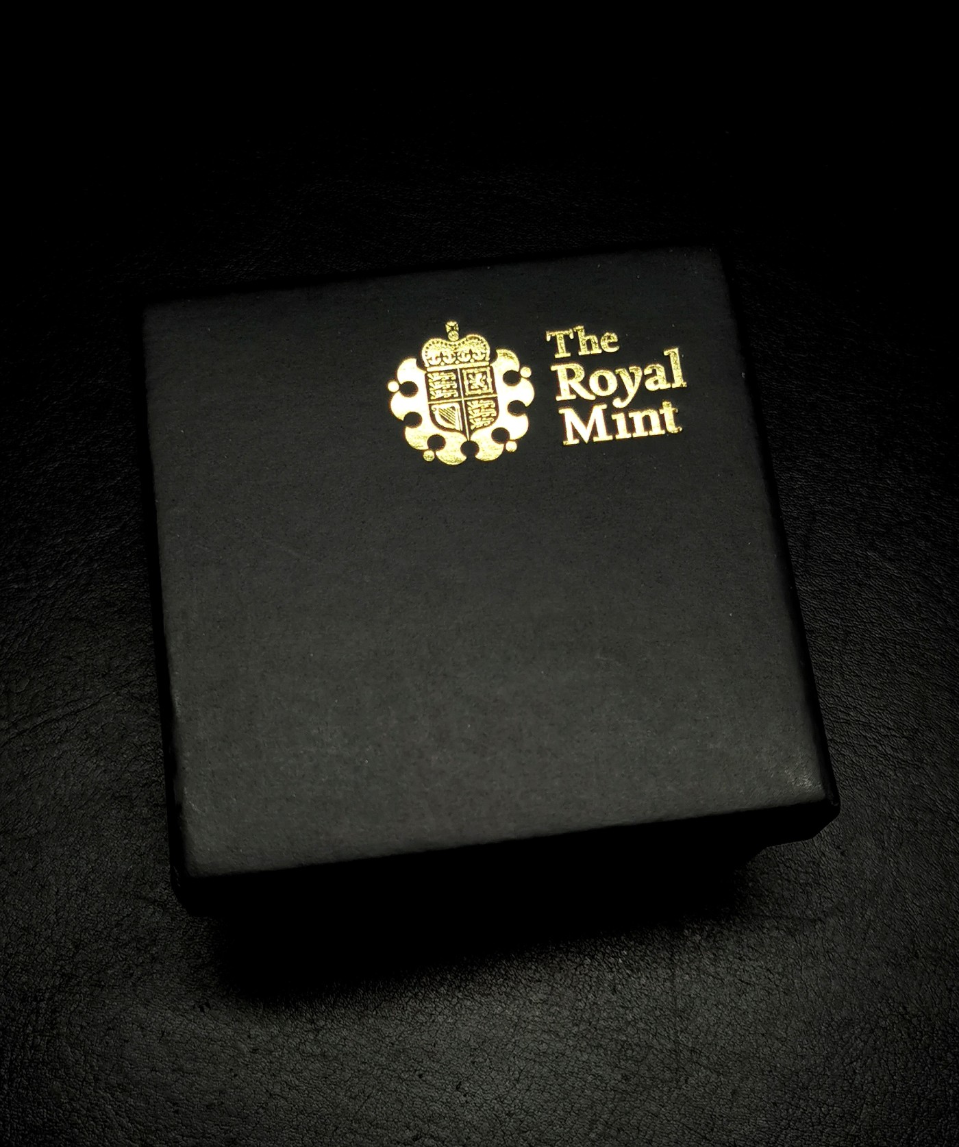 凡希社世界钱币微拍第二百六十六期 2010英国伊丽莎白索维林金币精铸全品附原包装证书！7.988g，917金。