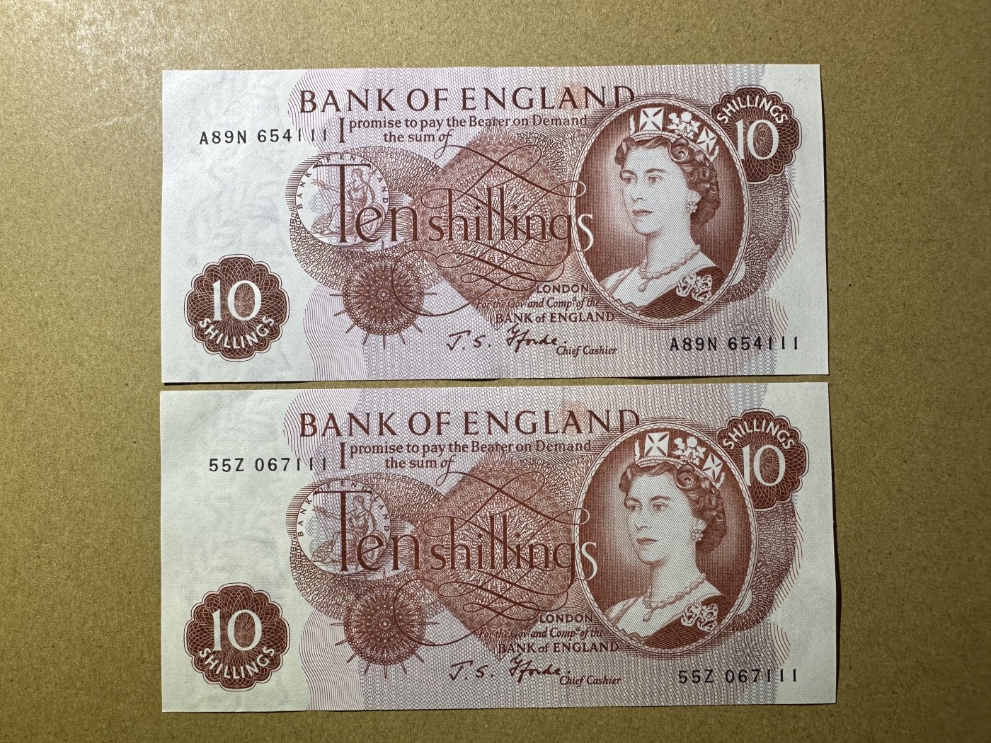 《张总收藏》146期-外币精品荟萃 英格兰10先令2张 UNC C序列 2张都是豹子号111