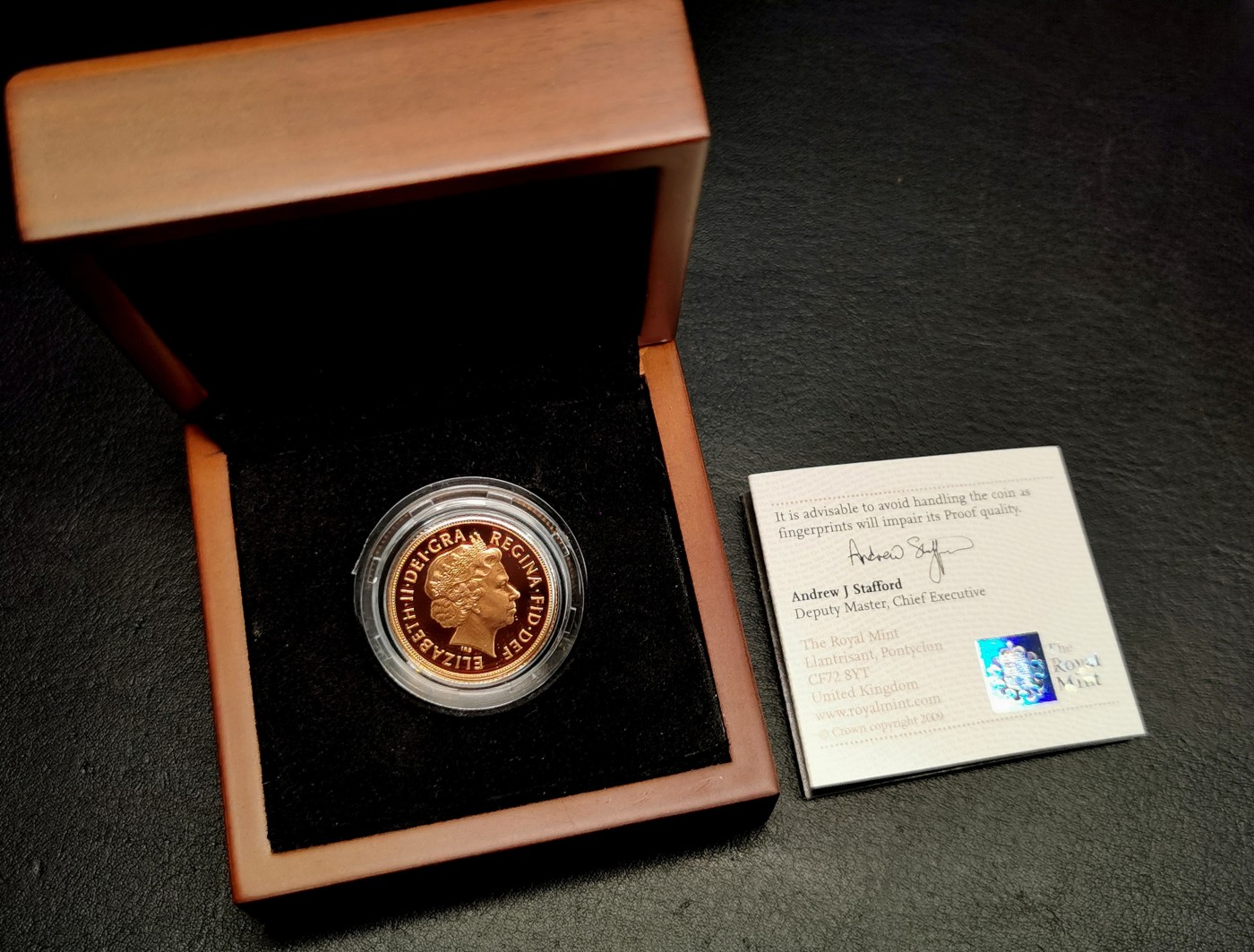 凡希社世界钱币微拍第二百六十六期 2010英国伊丽莎白索维林金币精铸全品附原包装证书！7.988g，917金。