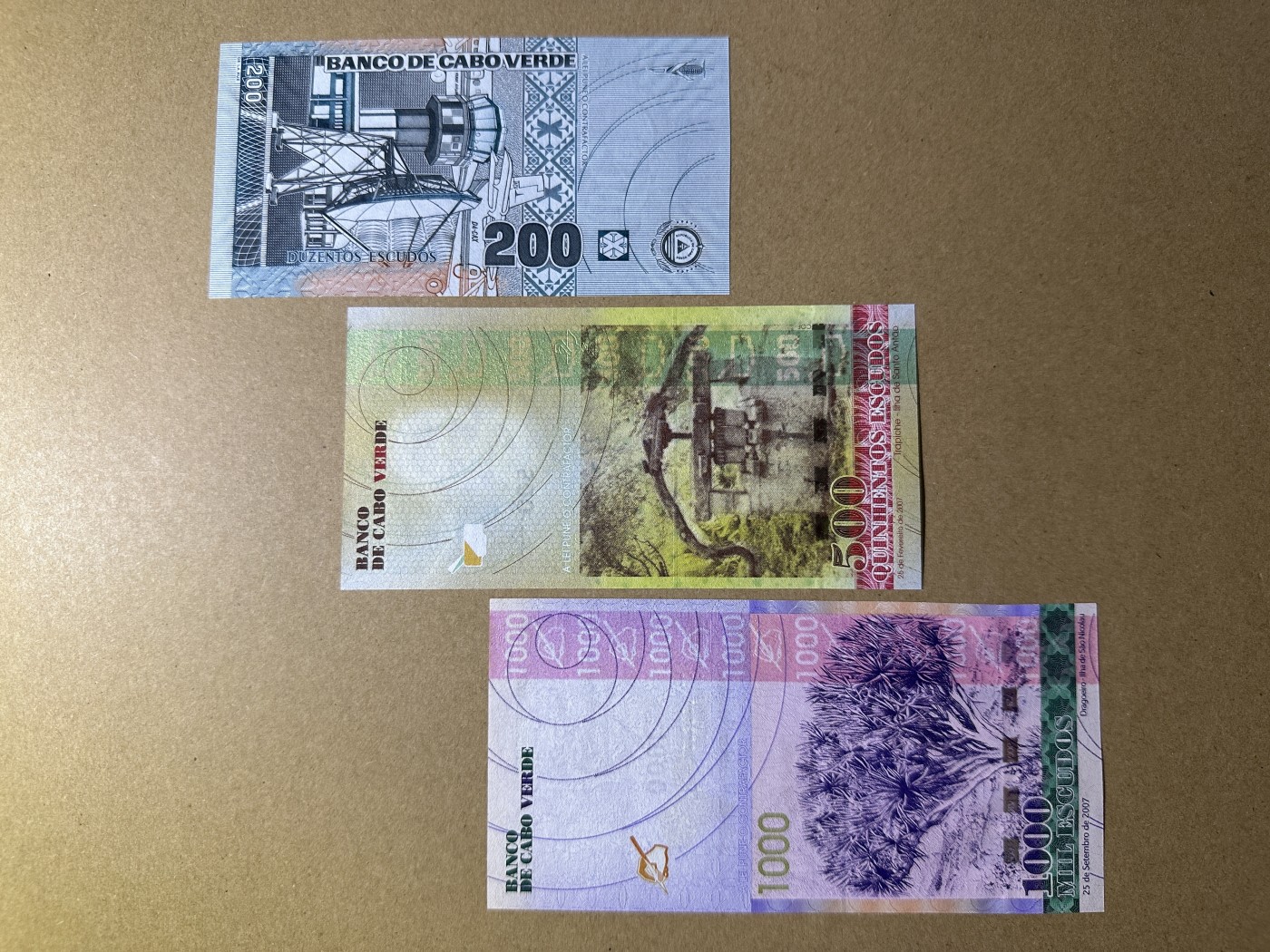 《张总收藏》146期-外币精品荟萃 佛得角200、500、1000埃斯库多3张 UNC 2005年版