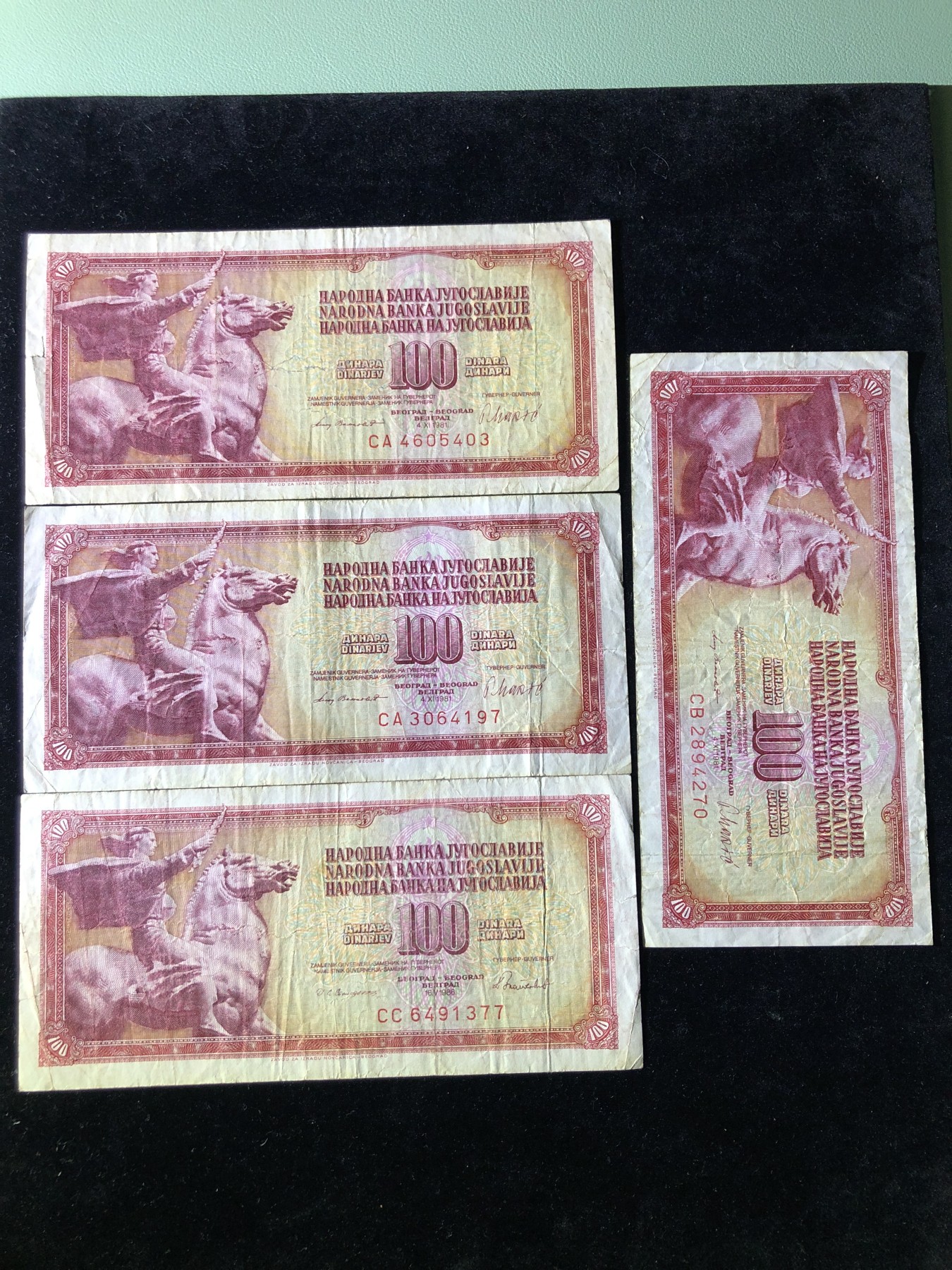 世界外币 1981年4张，1986年1张，南斯拉夫100第纳尔纸币 ，中上品3张，下品2张