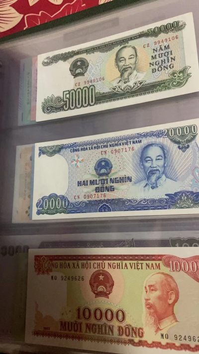 越南纸币 越南盾1万、2万、5万、纸制和塑料制各三张，另10万、20万共八张 同尾号6 - 越南纸币 越南盾1万、2万、5万、纸制和塑料制各三张，另10万、20万共八张 同尾号6