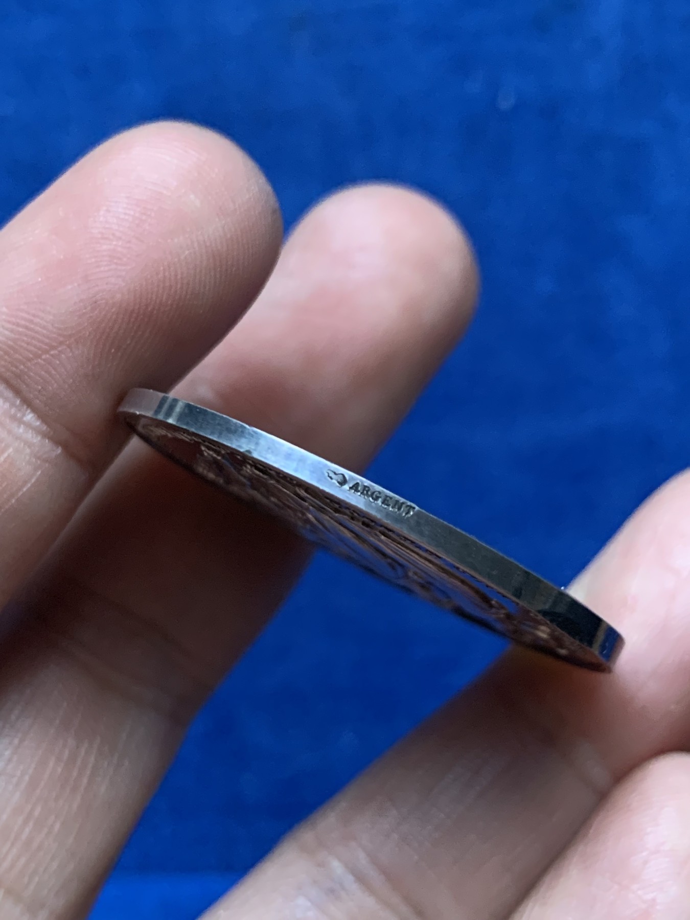 《竞宝斋》第262场-周日，周一，周二 3场连拍 (全场包邮) 法国银质jeton，诺曼底塞纳河畔商业和工业模拟自由公司，铭文：科学引导艺术和工业的发展，背面头像是高乃衣，22.82g，38.6mm，丰饶角边铭，8点方向有磕