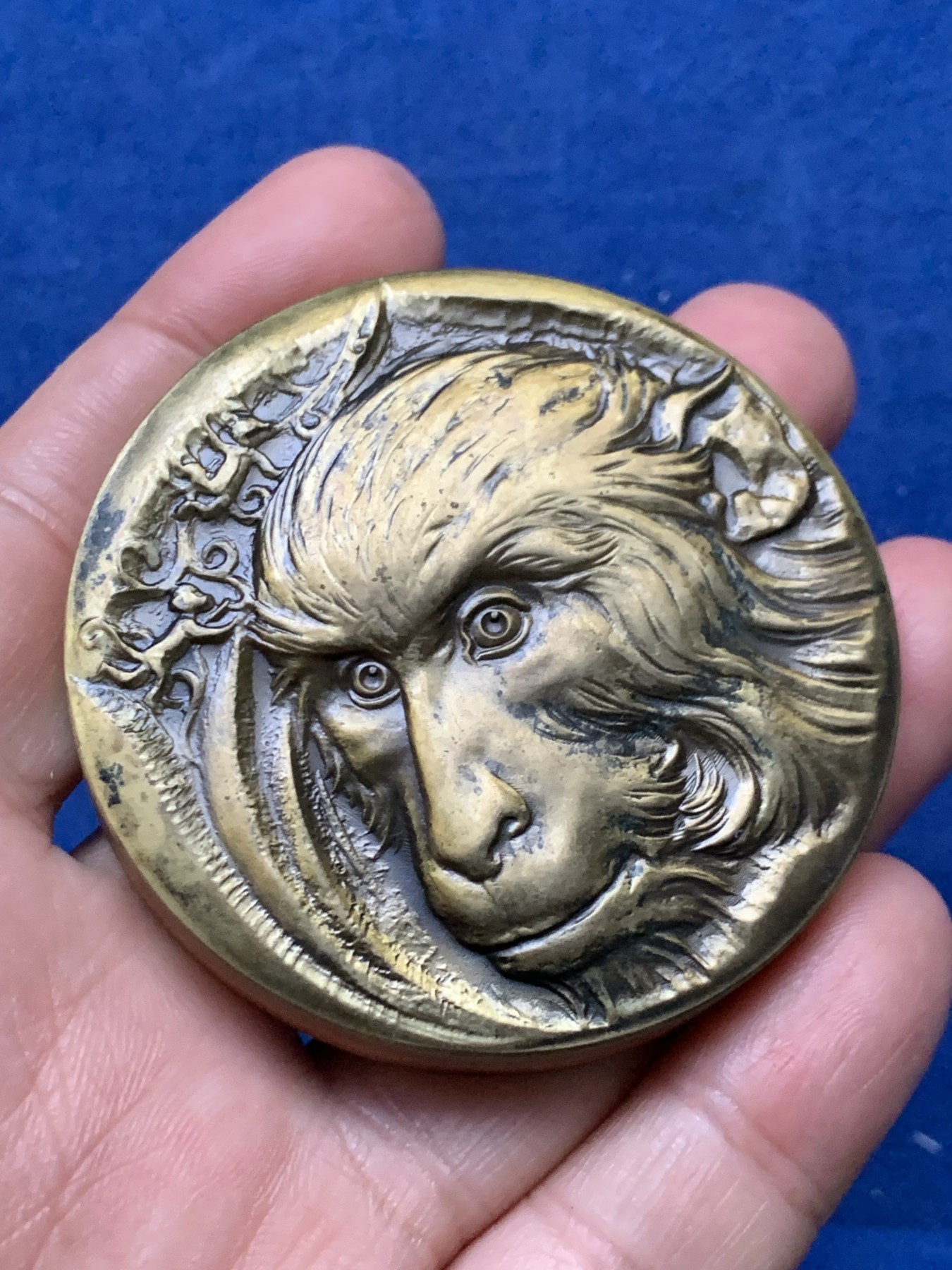 《竞宝斋》第262场-周日，周一，周二 3场连拍 (全场包邮) 中国双色猴年铜章，黄铜与紫铜，197.52g，59.5mm