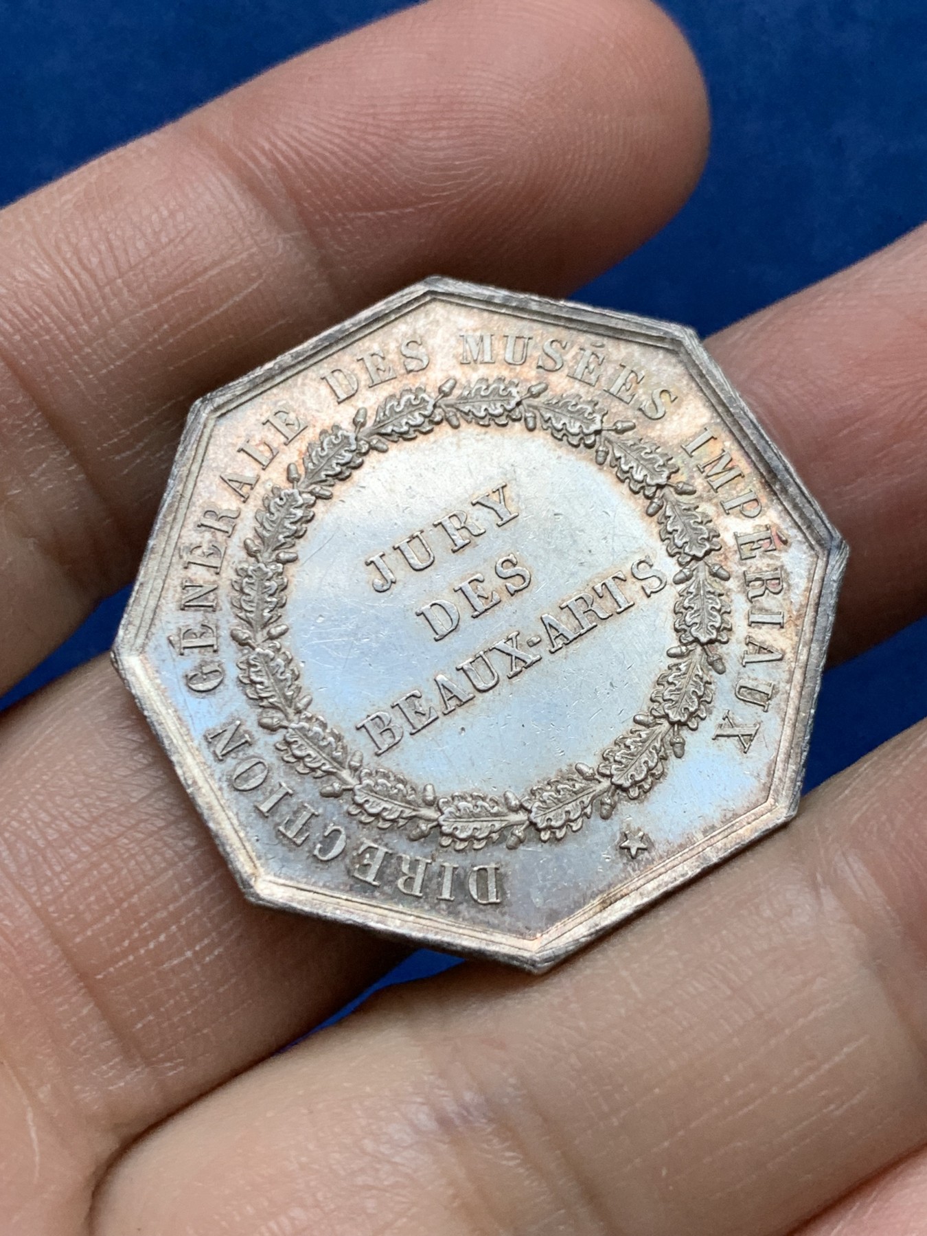 《竞宝斋》第262场-周日，周一，周二 3场连拍 (全场包邮) 法国帝国博物馆总局银质八角代币，13.69g，32.3mm，1860-1879蜜蜂边铭