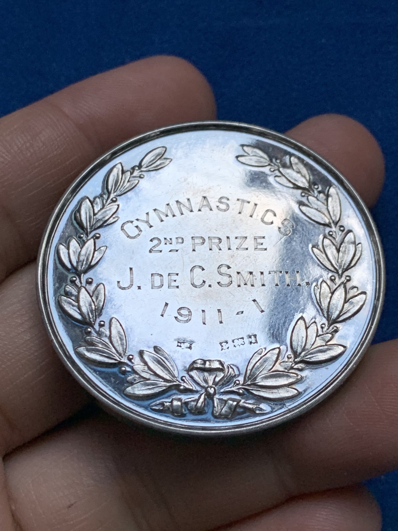 《竞宝斋》第262场-周日，周一，周二 3场连拍 (全场包邮) 英国1911年黑利伯里学院银质奖章，47.39g，44.6mm