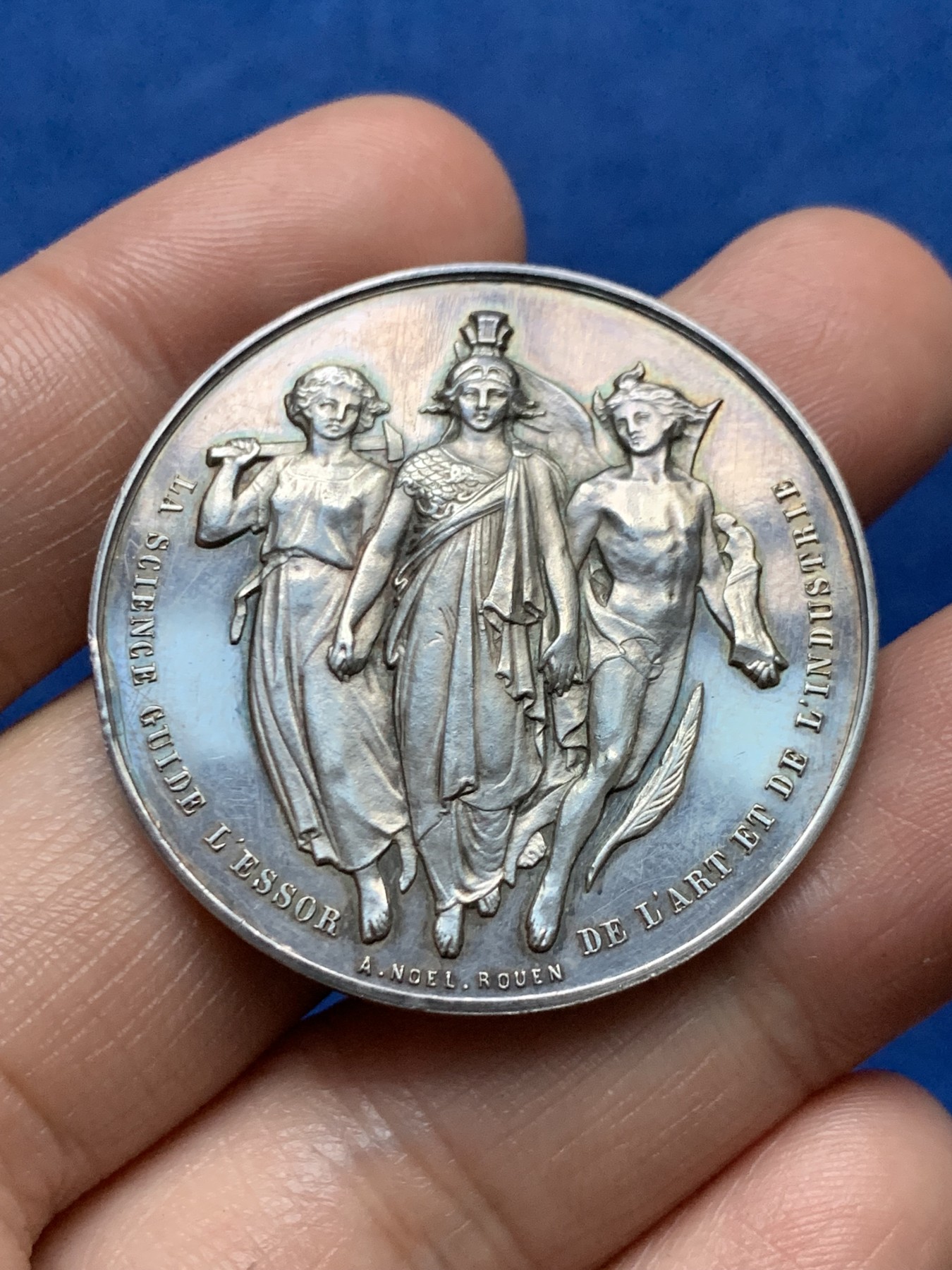 《竞宝斋》第262场-周日，周一，周二 3场连拍 (全场包邮) 法国银质jeton，诺曼底塞纳河畔商业和工业模拟自由公司，铭文：科学引导艺术和工业的发展，背面头像是高乃衣，22.82g，38.6mm，丰饶角边铭，8点方向有磕