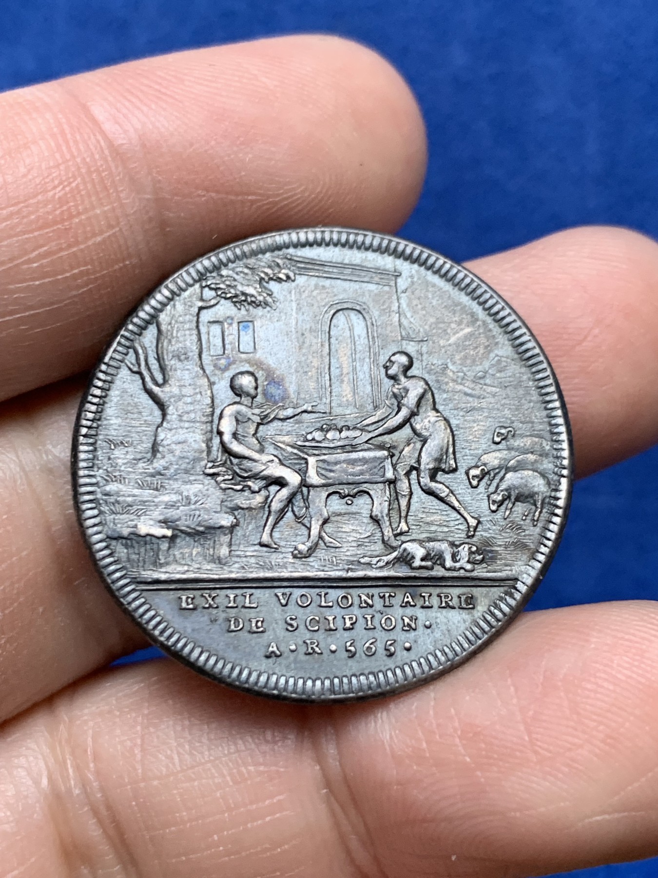 《竞宝斋》第262场-周日，周一，周二 3场连拍 (全场包邮) 象征古罗马历史的银质代币，罗马建城565年（公元前189年）西庇阿自愿被流放，细节非常丰富，铸造于1740-1748年由瑞士的达希尔父子雕刻，10.15g，31.7mm