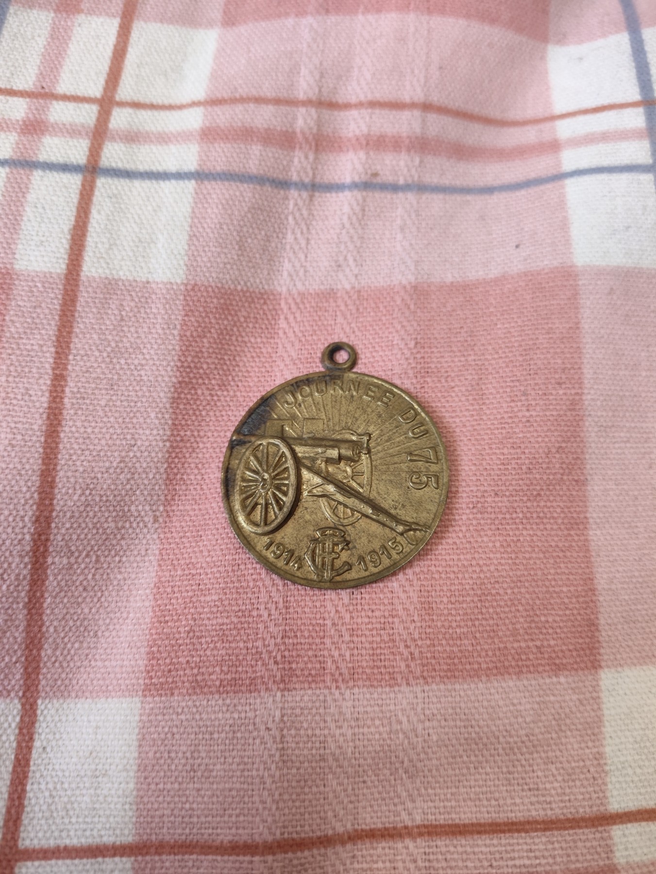 仁孝堂徽章红藏拍卖(第四场) 法国一战纪念章 法75火炮为题材 薄铜冲压制成