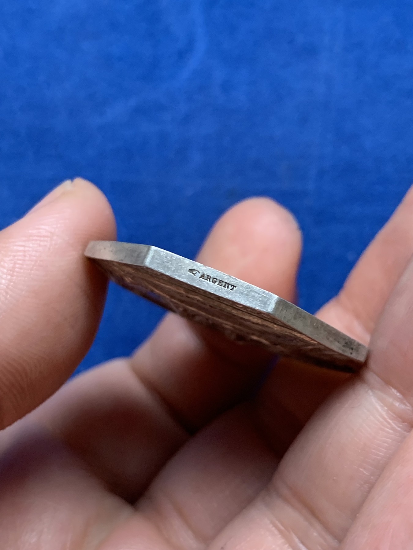 《竞宝斋》第262场-周日，周一，周二 3场连拍 (全场包邮) 法国保险信用联盟八角银质代币，女性形象的墨丘利，高浮雕，18.09g，34.5mm，手指边铭