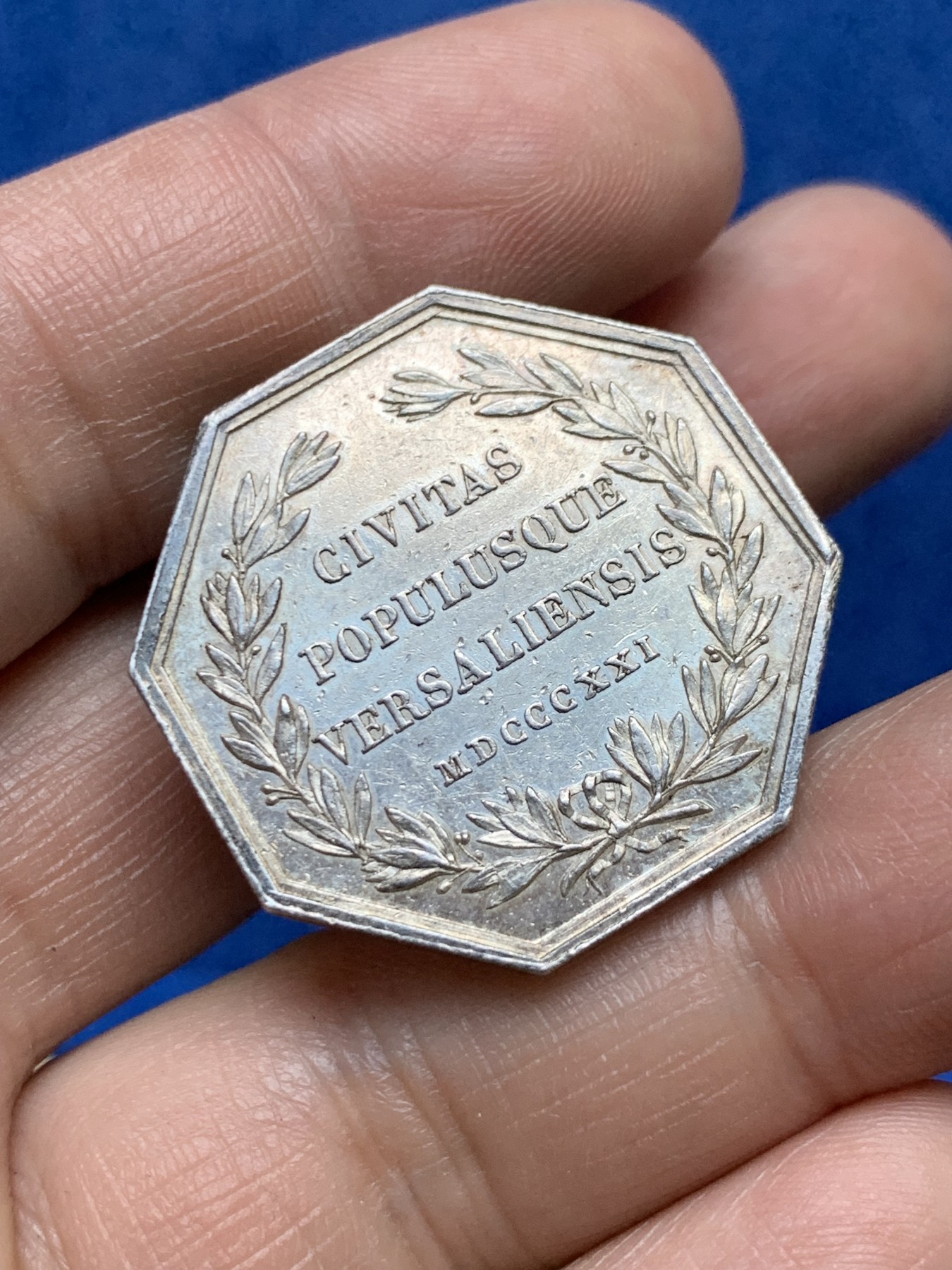 《竞宝斋》第262场-周日，周一，周二 3场连拍 (全场包邮) 法国八角银章，带有双头鸡纹章标志的凡尔赛城市，12.87g，30.5mm，早期无边铭