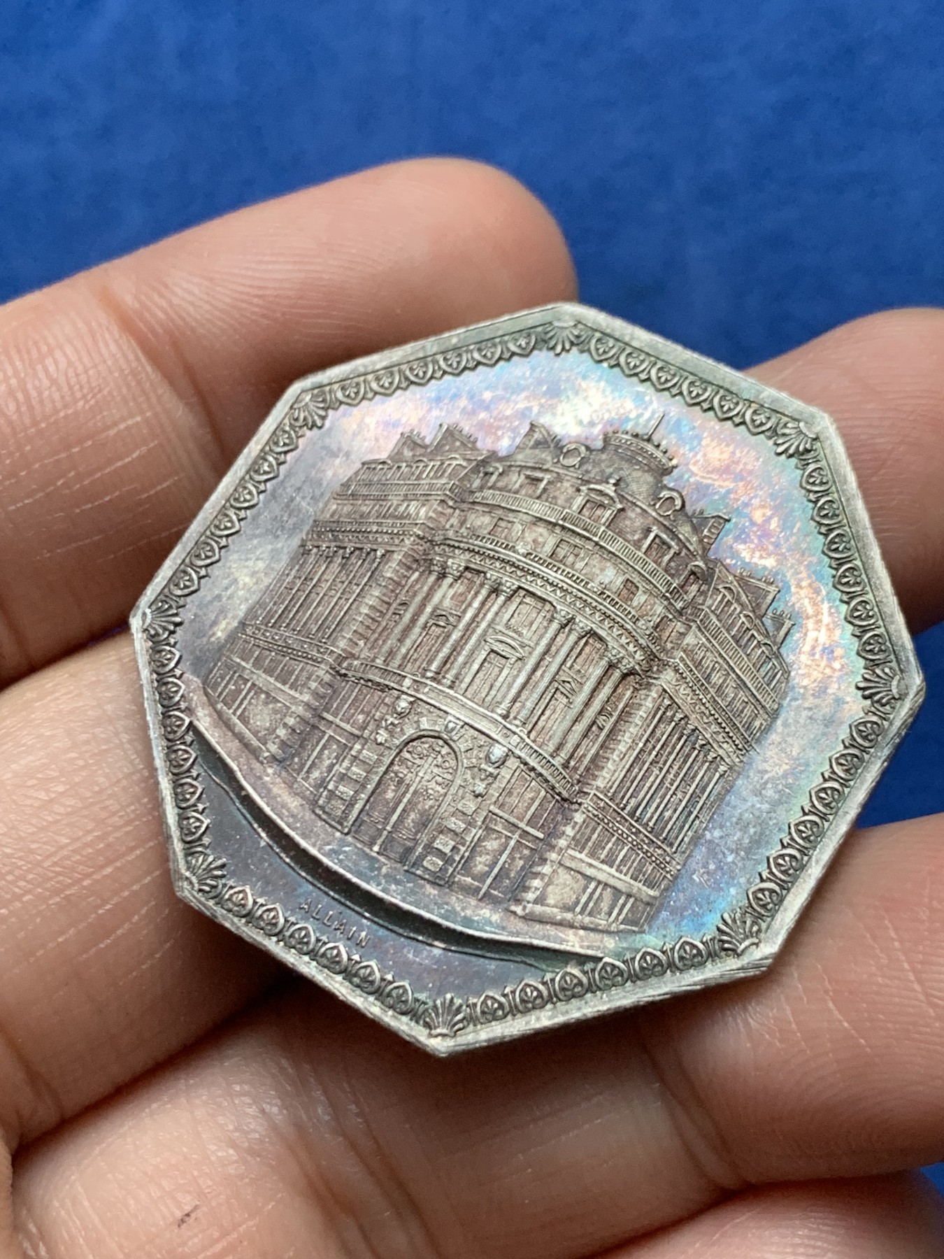 《竞宝斋》第262场-周日，周一，周二 3场连拍 (全场包邮) 法国存款与活期账户公司八角银代币，巴黎歌剧院建筑，透视感强，23.09g，37.7mm，大尺寸，好品难得