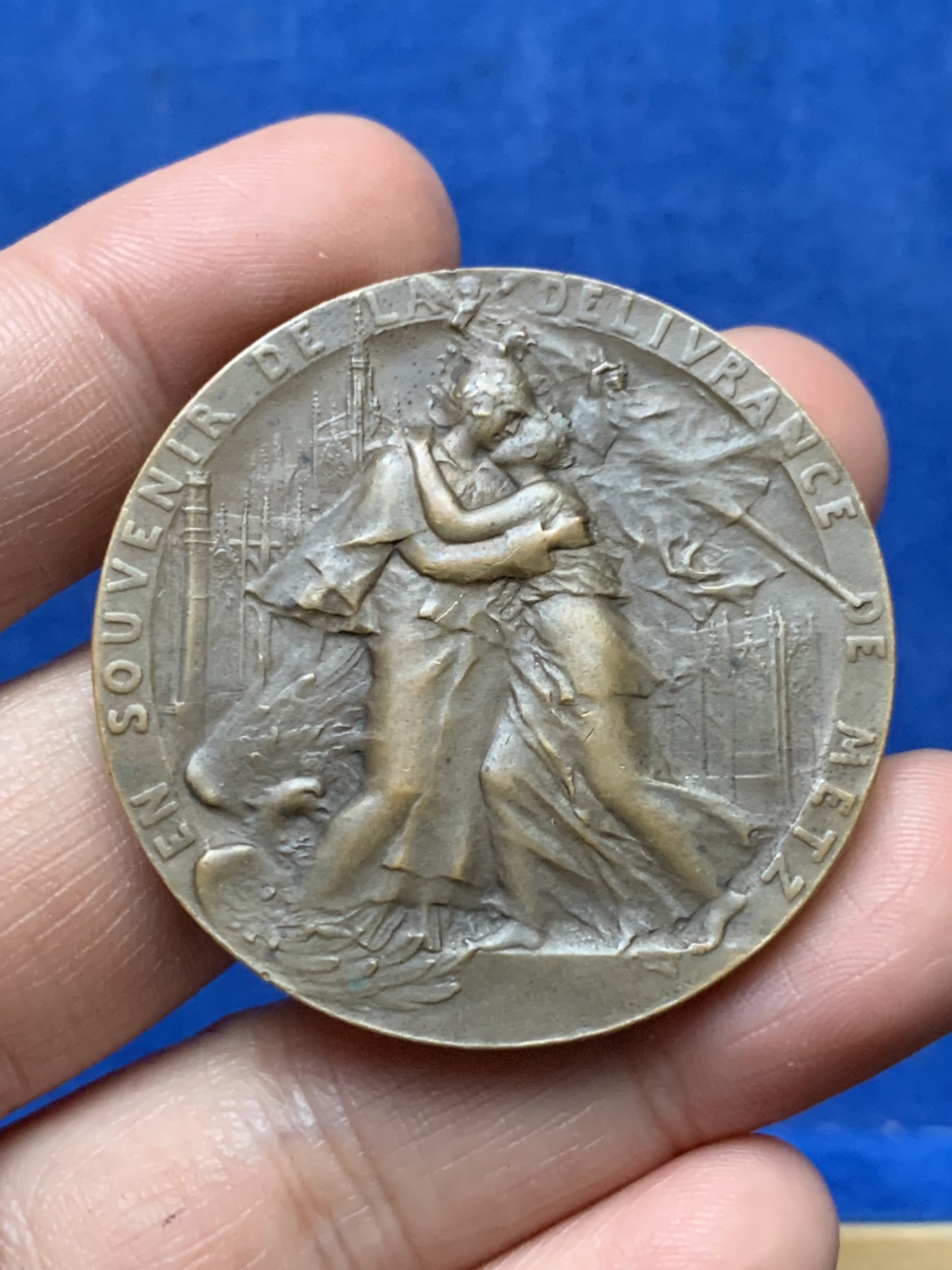 《竞宝斋》第262场-周日，周一，周二 3场连拍 (全场包邮) 法国解放梅斯纪念铜章，普法战争后割让给德国，1918年重回祖国怀抱，41.66g，45mm，丰饶角+铜标