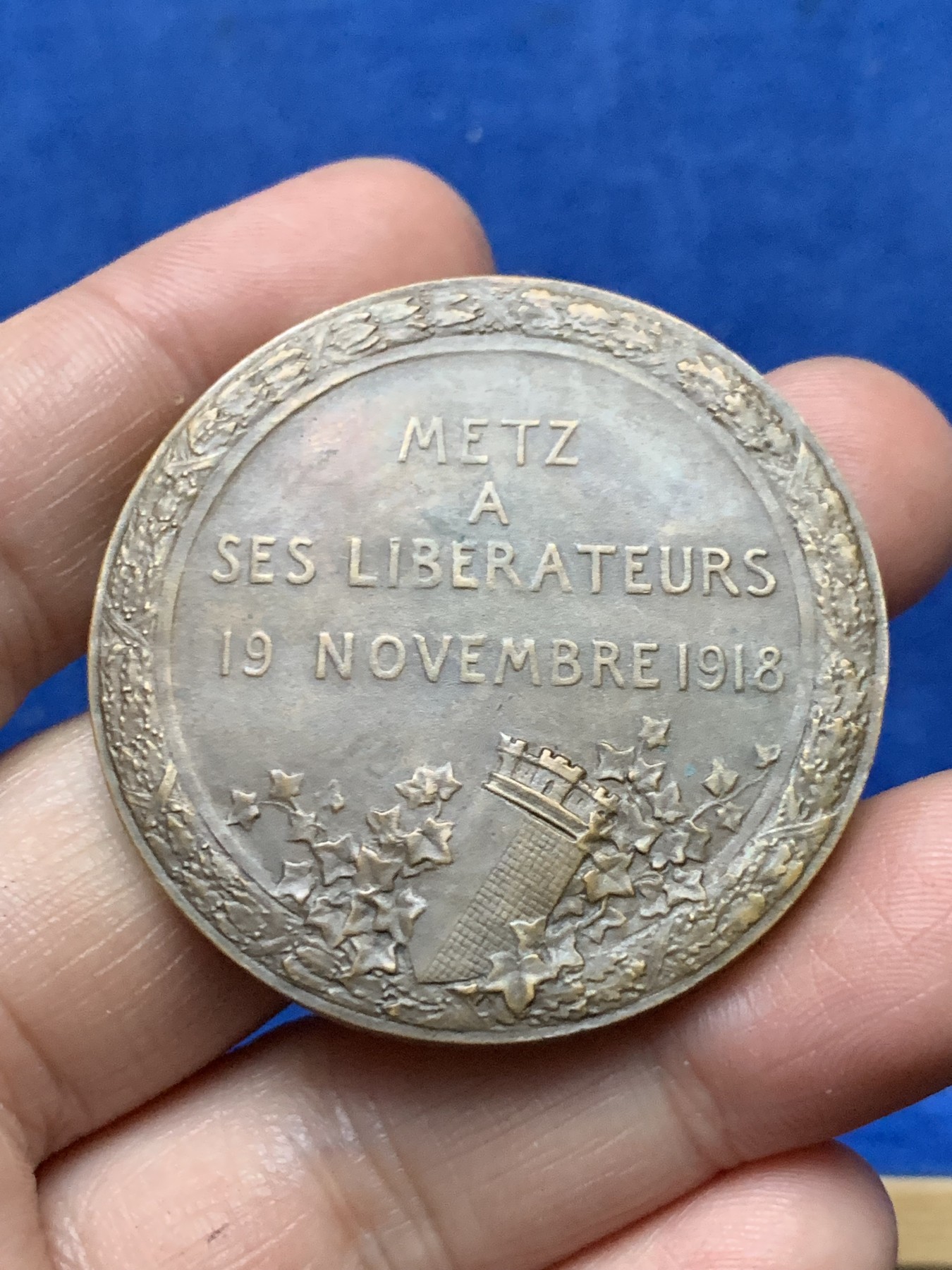 《竞宝斋》第262场-周日，周一，周二 3场连拍 (全场包邮) 法国解放梅斯纪念铜章，普法战争后割让给德国，1918年重回祖国怀抱，41.66g，45mm，丰饶角+铜标