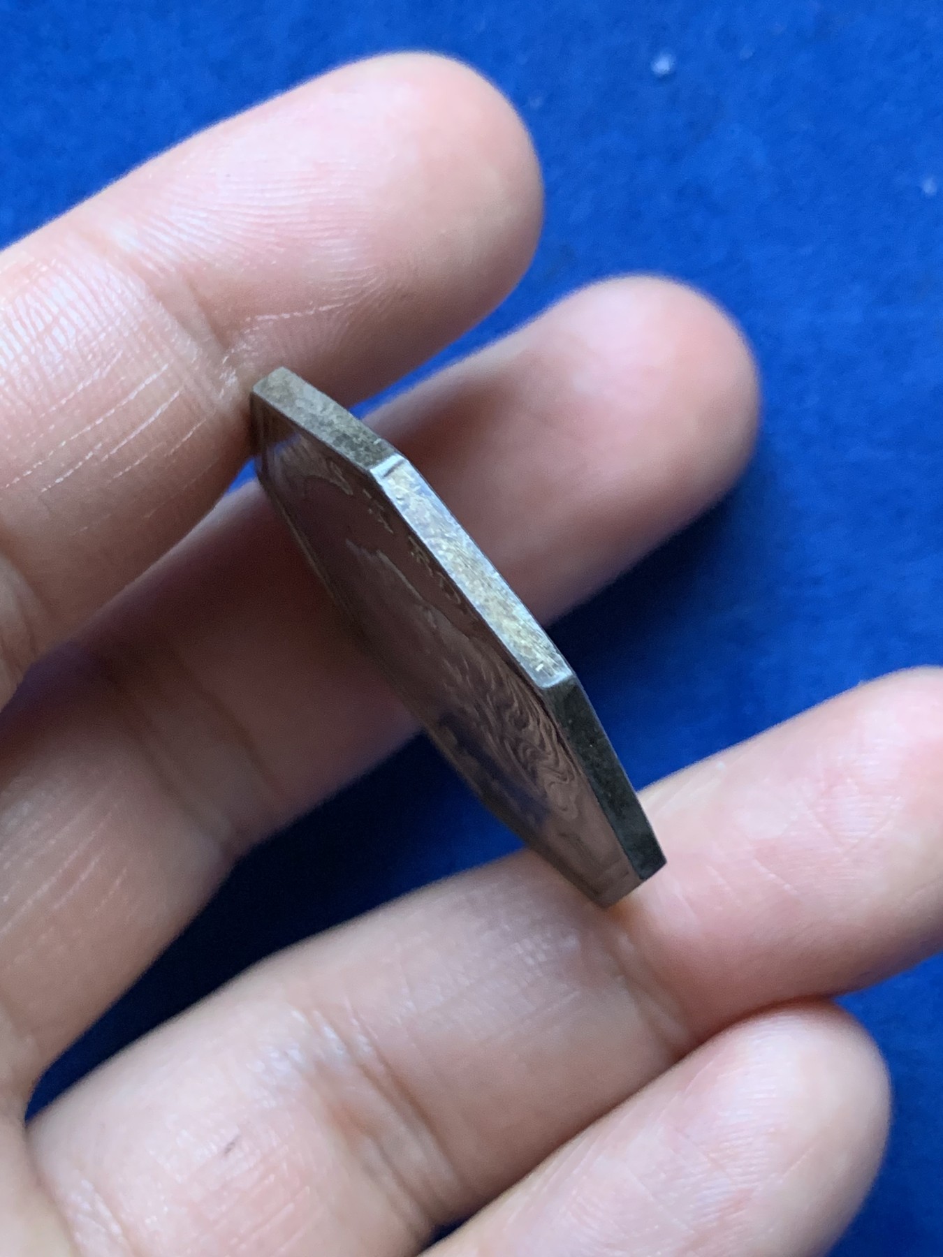 《竞宝斋》第262场-周日，周一，周二 3场连拍 (全场包邮) 法国1826年巴黎初审法院法律和律师协会八角银质代币，15.8g，33.2mm，早期无边铭