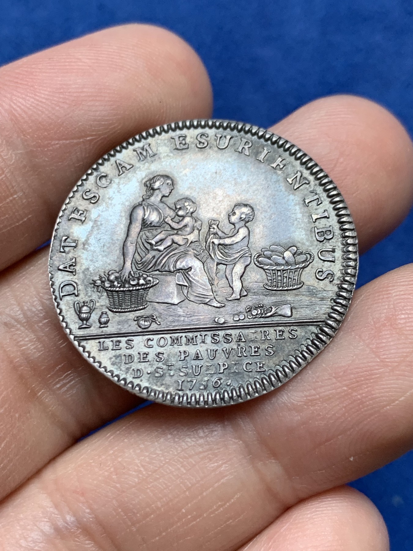 《竞宝斋》第262场-周日，周一，周二 3场连拍 (全场包邮) 法国1756年圣叙尔皮斯教堂银代币，细节清晰保留完好，9.02g，30mm