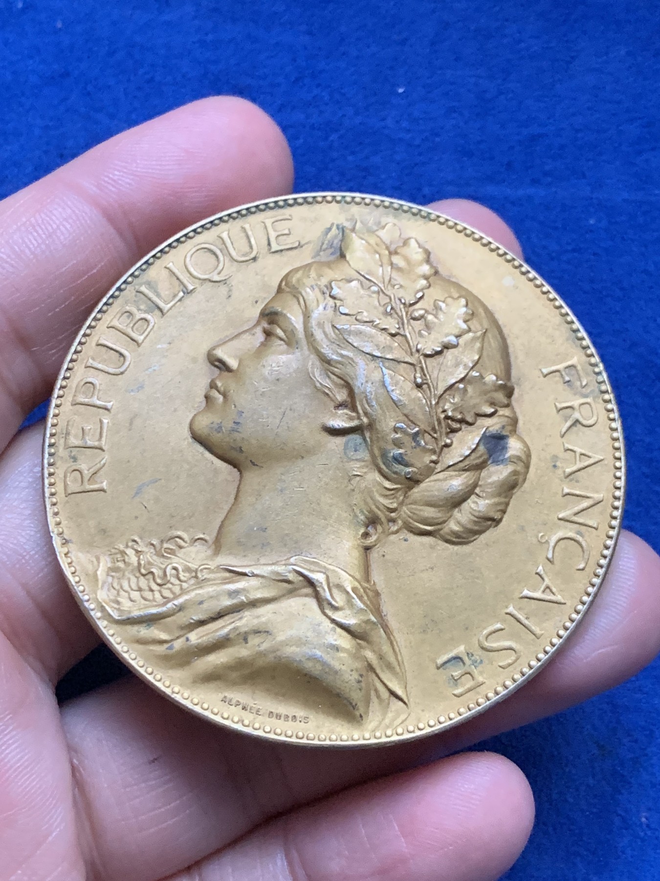 《竞宝斋》第262场-周日，周一，周二 3场连拍 (全场包邮) 法国塞纳河畔维特里园艺协会鎏金银章，86.29g，57.4m，丰饶角边铭