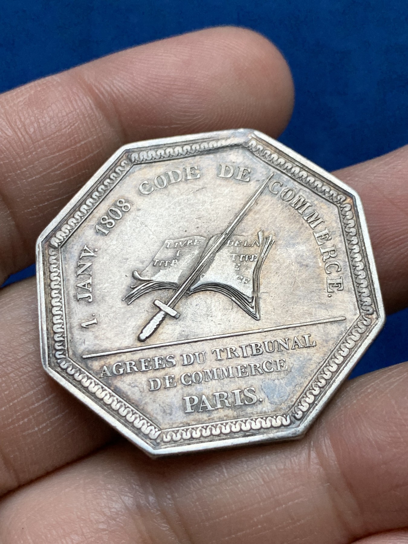 《竞宝斋》第262场-周日，周一，周二 3场连拍 (全场包邮) 法国八角银章，巴黎商事法庭获得路易十八的批准，20.20g，35.4mm，早期无边铭