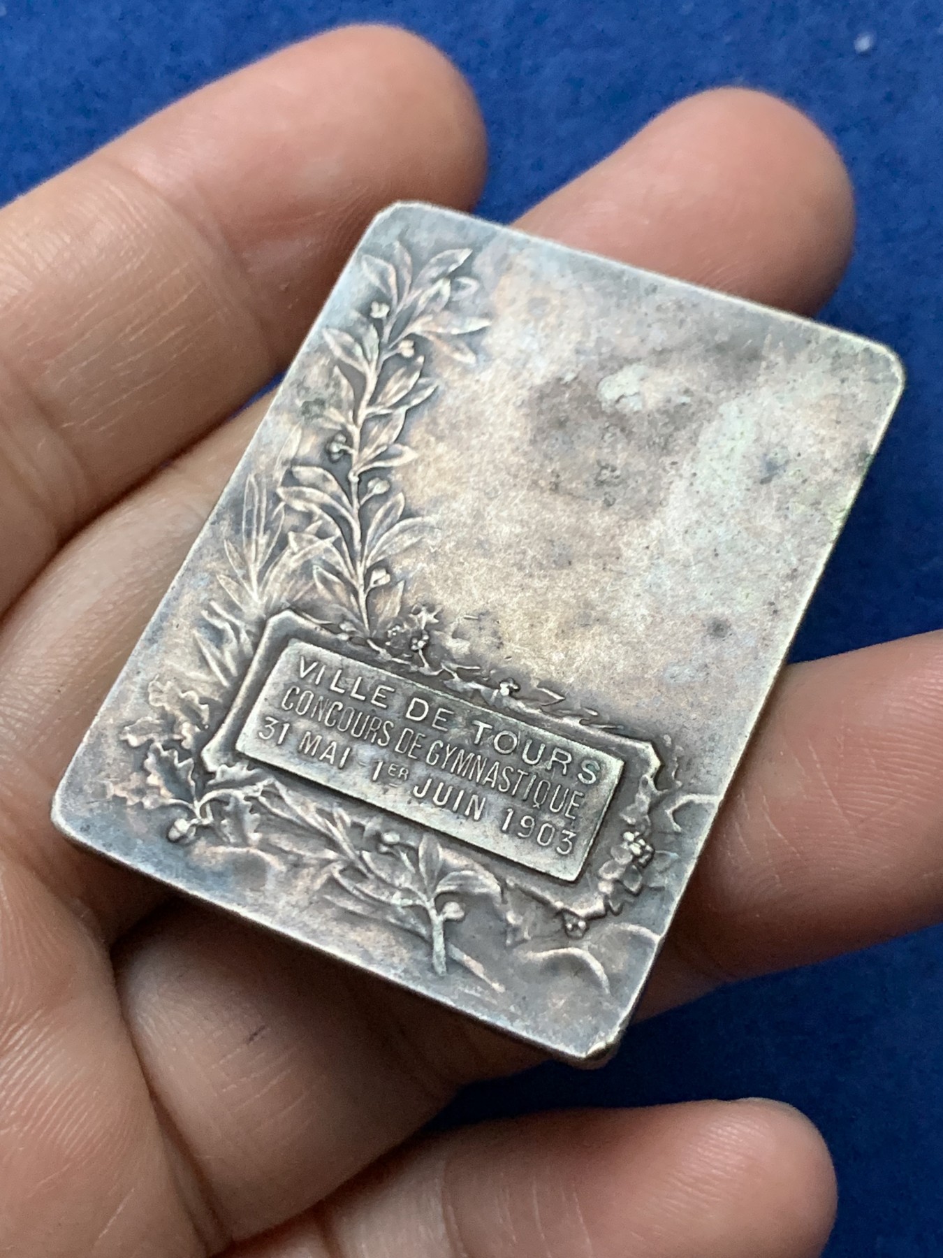 《竞宝斋》第262场-周日，周一，周二 3场连拍 (全场包邮) 法国图尔市体操比赛镀银铜质方章，33.92g，34.6*45.3mm，青铜铜标