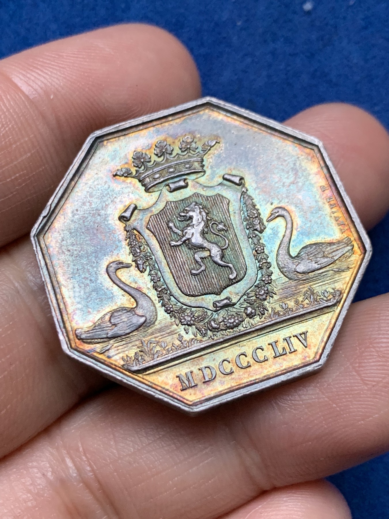 《竞宝斋》第262场-周日，周一，周二 3场连拍 (全场包邮) 法国瓦伦谢纳市政管理八角银质代币，16.28g，33.7mm，1860-1879年蜜蜂边铭