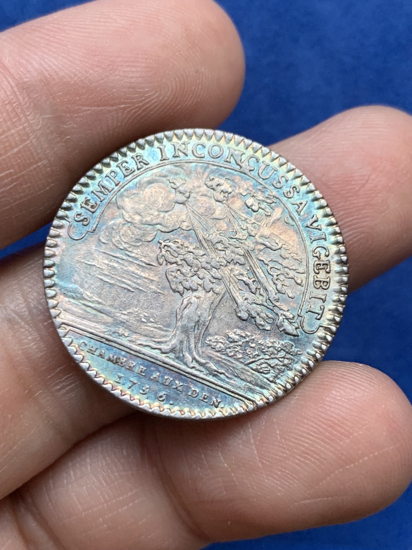 《竞宝斋》第262场-周日，周一，周二 3场连拍 (全场包邮) 法国1756年路易十五国王寝宫管理者商会银质代用币，基路伯吹着老橡树，7.34g，28.2mm