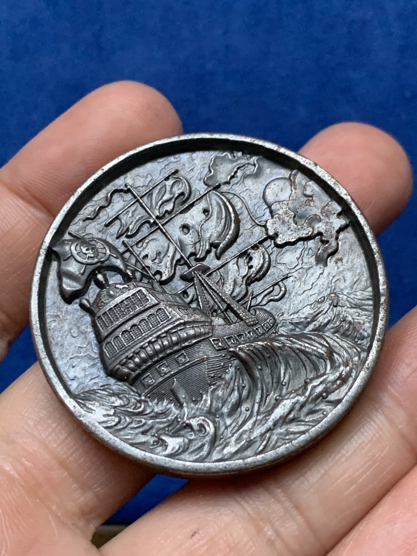 《竞宝斋》第262场-周日，周一，周二 3场连拍 (全场包邮) 海盗铁章，不知名国家，疑似工艺品，69.49g， 44.9mm