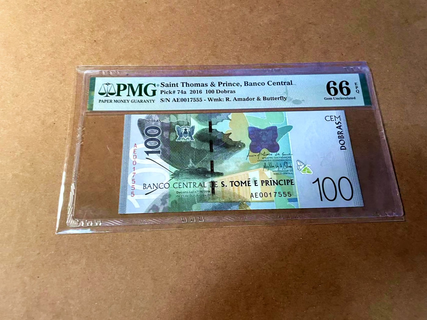 【Blue Auction】✨世界纸币精拍第464期【精】 【555豹子号】圣多美和普林西比 2016年100多布拉 PMG66EPQ 