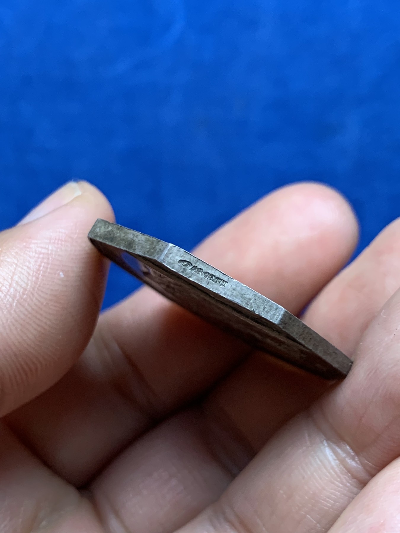 《竞宝斋》第262场-周日，周一，周二 3场连拍 (全场包邮) 法国波尔多公证人JETON银质八角，直径33.5毫米 重量17.43克，边铭：1845-1860手指