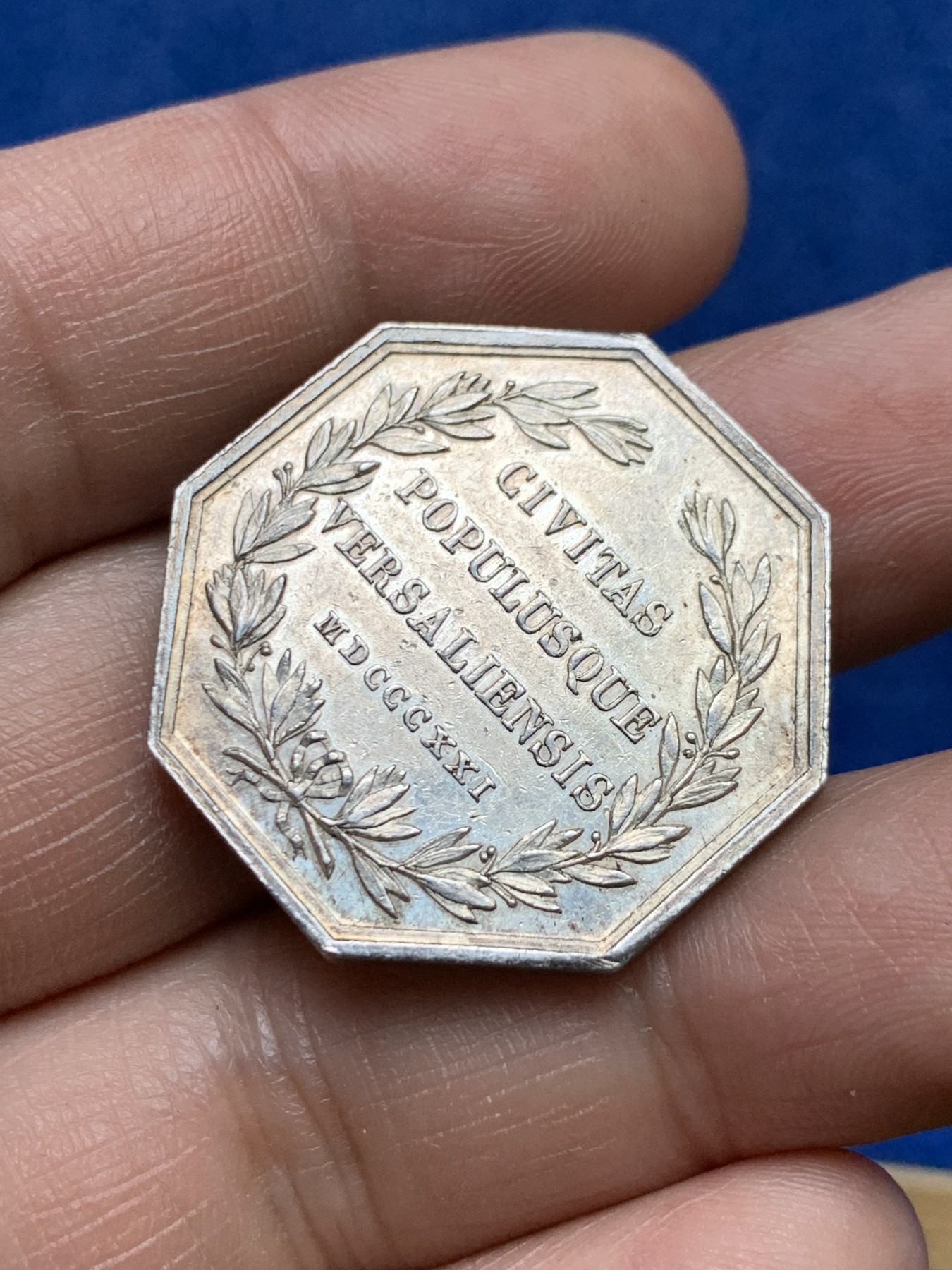 《竞宝斋》第262场-周日，周一，周二 3场连拍 (全场包邮) 法国八角银章，带有双头鸡纹章标志的凡尔赛城市，12.87g，30.5mm，早期无边铭