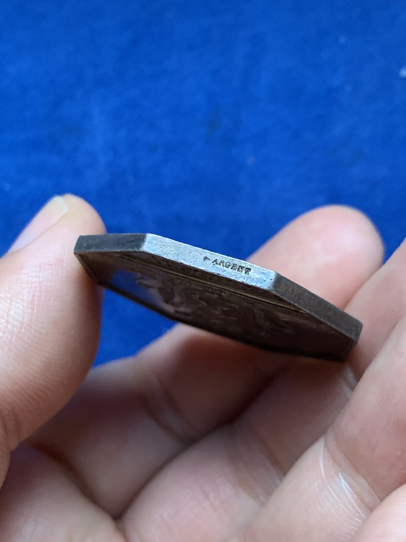 《竞宝斋》第262场-周日，周一，周二 3场连拍 (全场包邮) 法国瓦伦谢纳市政管理八角银质代币，16.28g，33.7mm，1860-1879年蜜蜂边铭