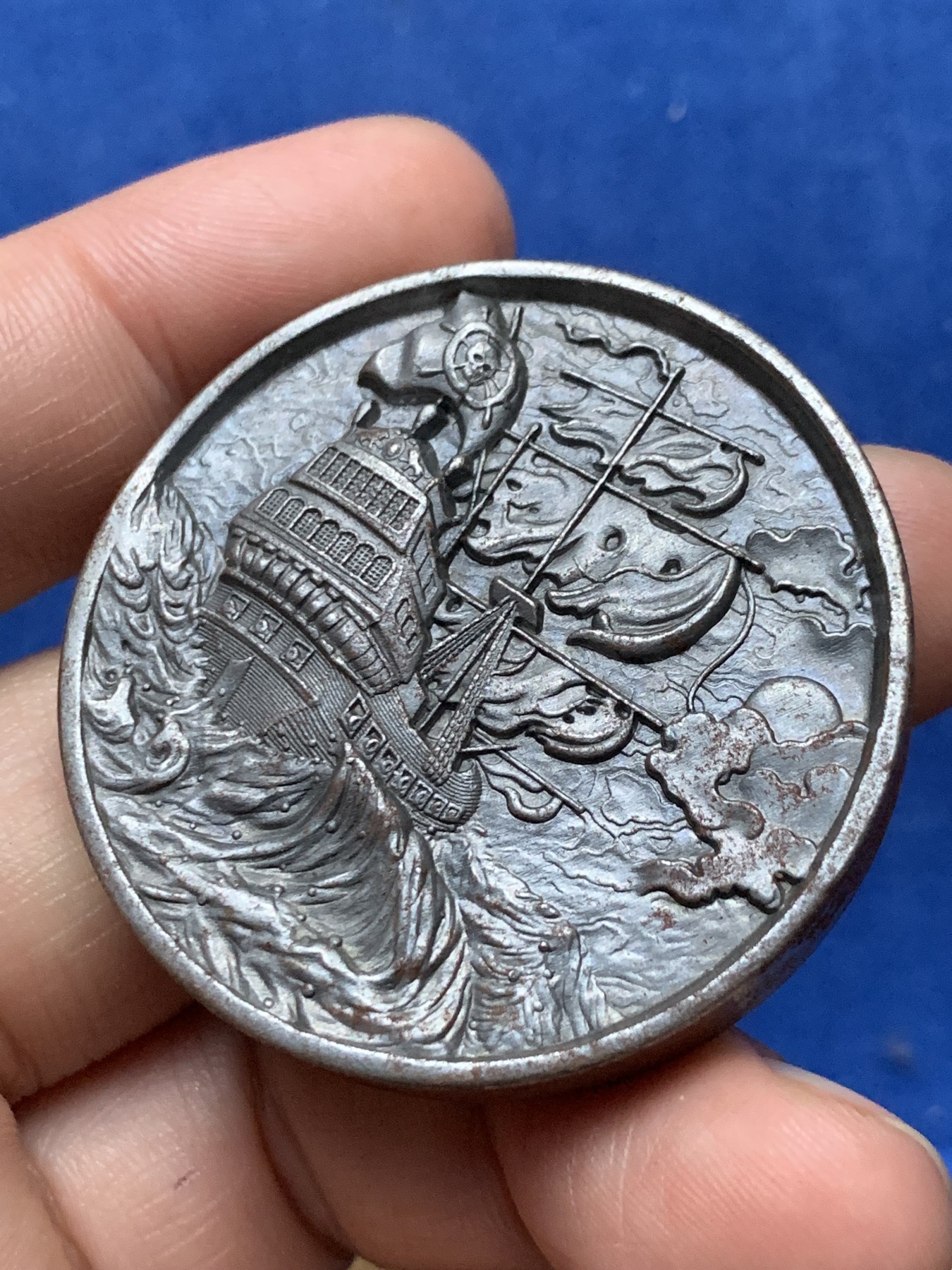 《竞宝斋》第262场-周日，周一，周二 3场连拍 (全场包邮) 海盗铁章，不知名国家，疑似工艺品，69.49g， 44.9mm